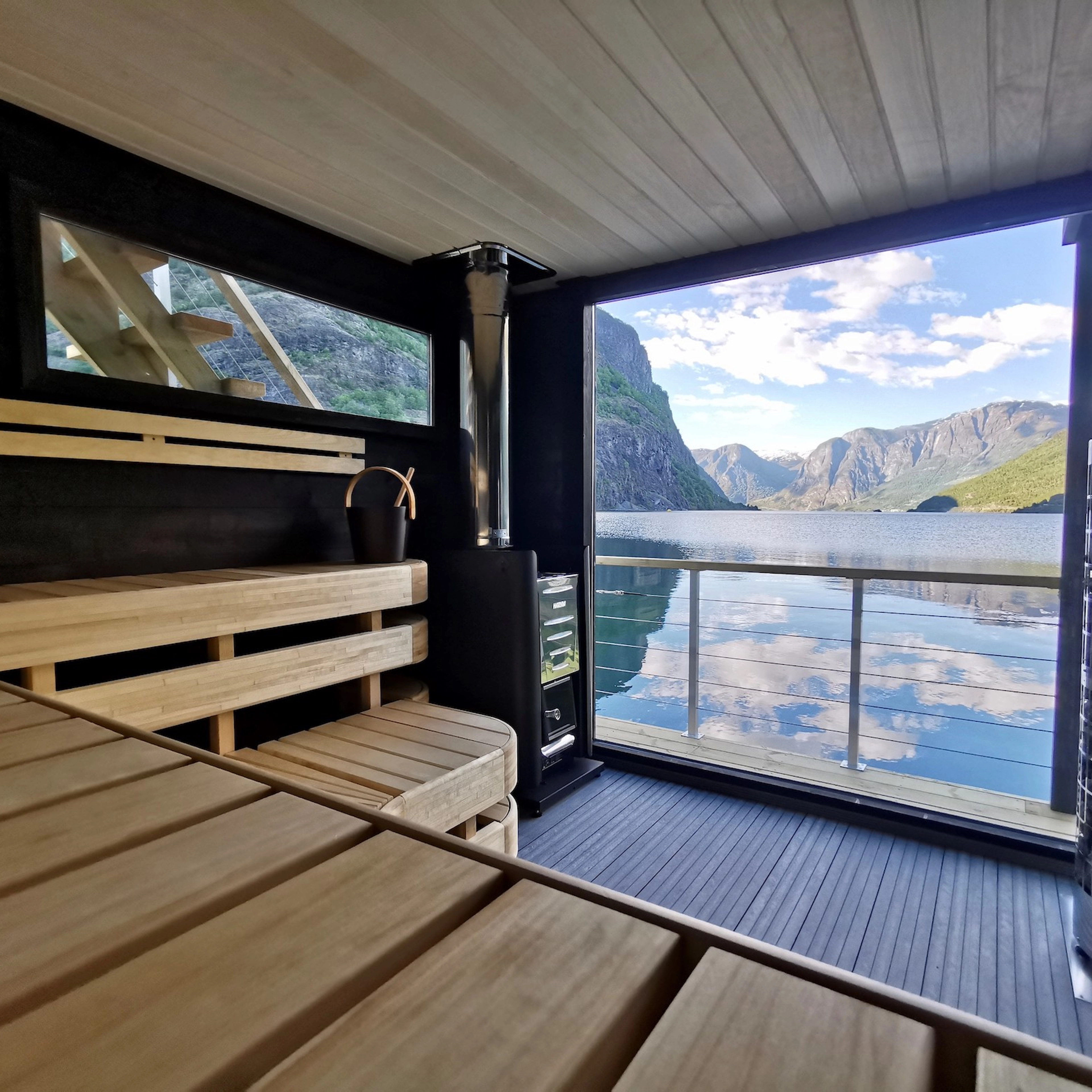 Schöne Aussicht auf den Fjord von der Sauna in Flåm, Norwegen