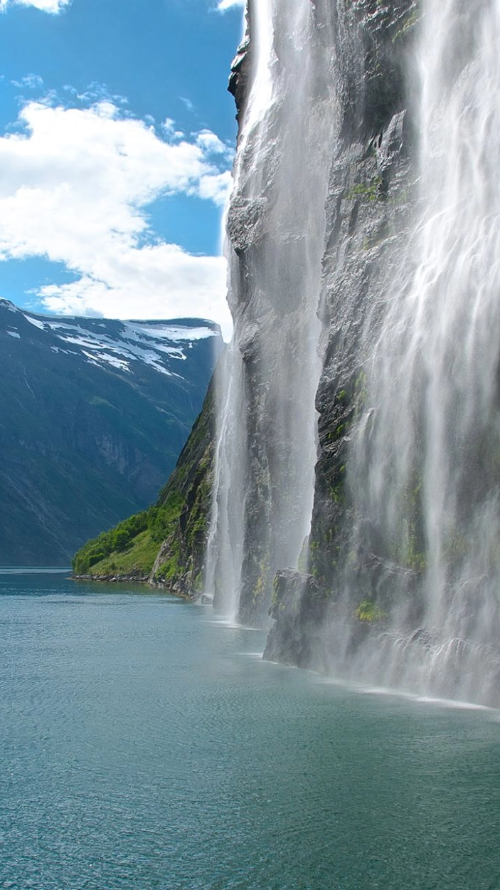 Bilferge Geiranger - Hellesylt Bilferge Geiranger - Hellesylt, Brudesløret - Geirangerfjorden