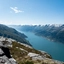 Herrliche Aussicht auf den Hardangerfjord - Geführte Bergwanderung auf dem Dronningstien zwischen Kinsarvik und Lofthus, Norwegen