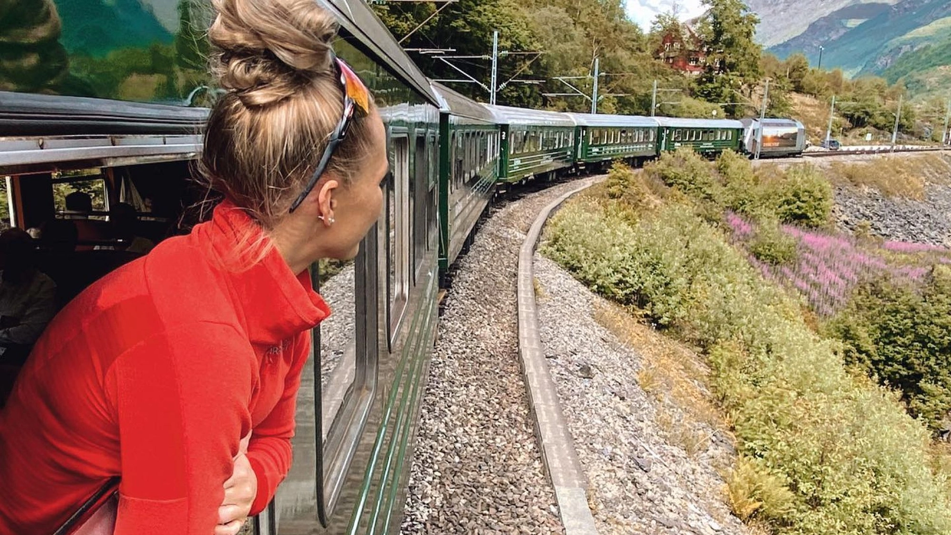 Opplev Flåmsbana på Norge i et nøtteskall turen  mellom Oslo og Bergen- Flåm