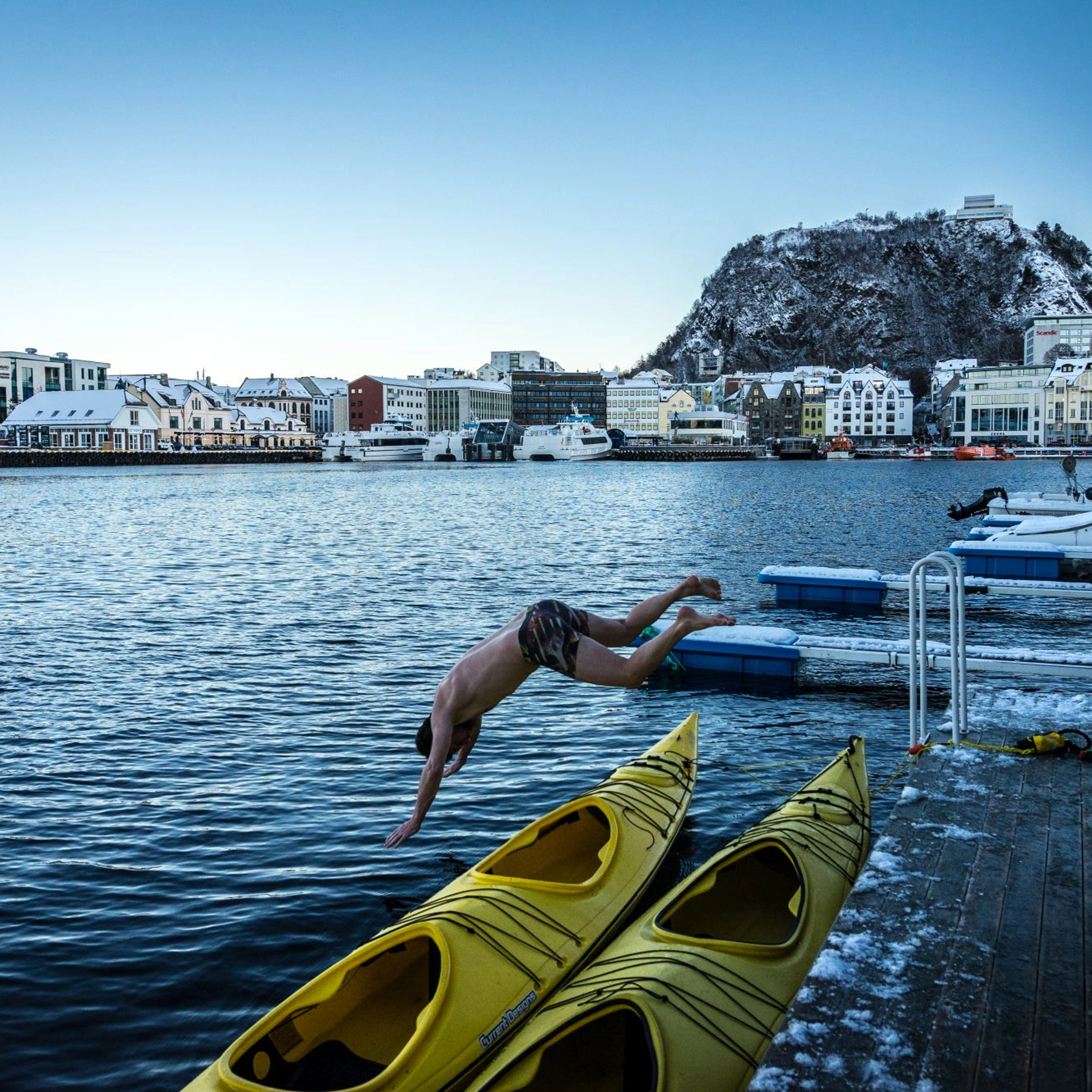 A bath after the kayak trip - winter kayaking & sauna in Ålesund, Norway