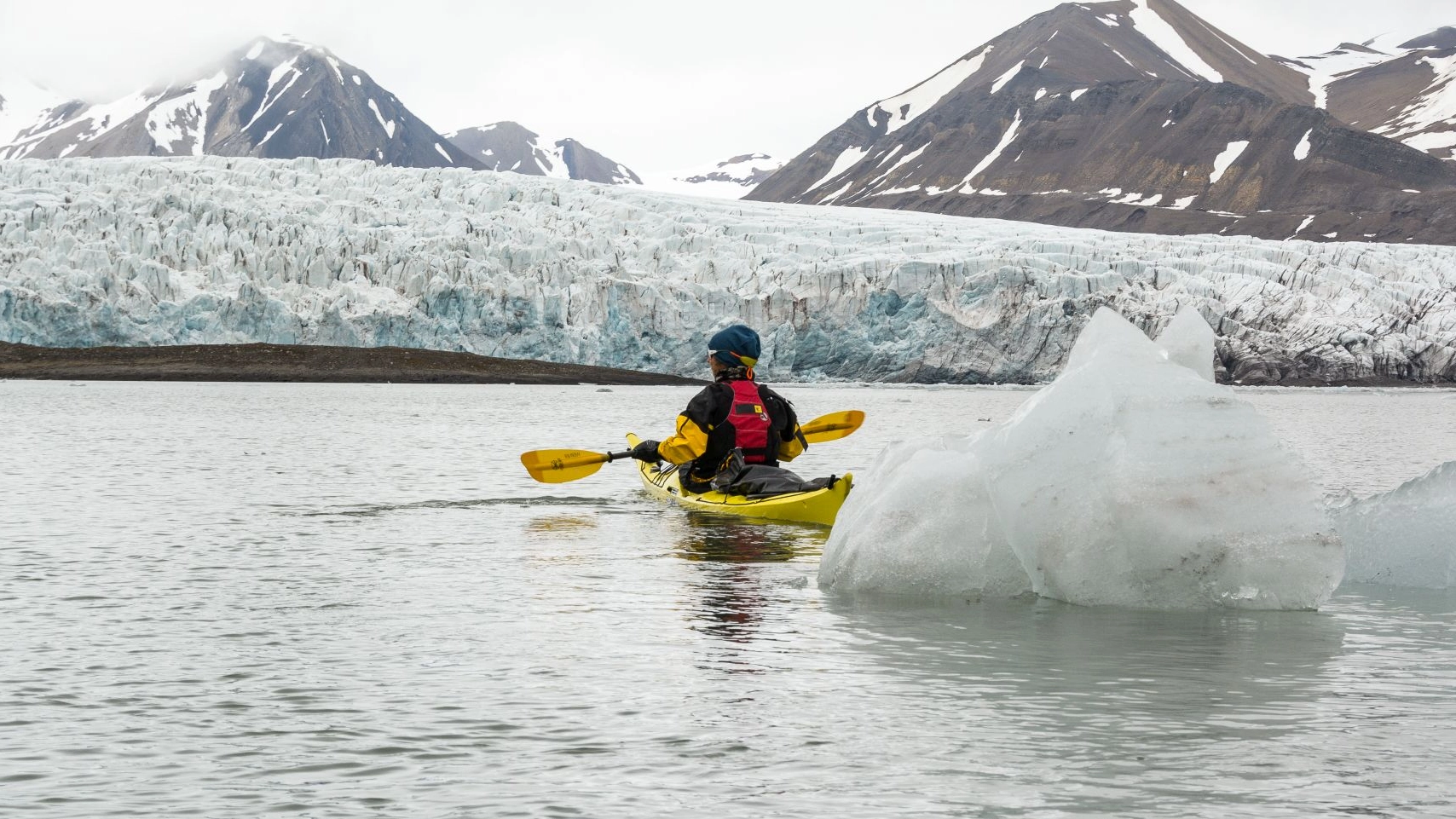 Glacier kayaking on Svalbard - Norway
