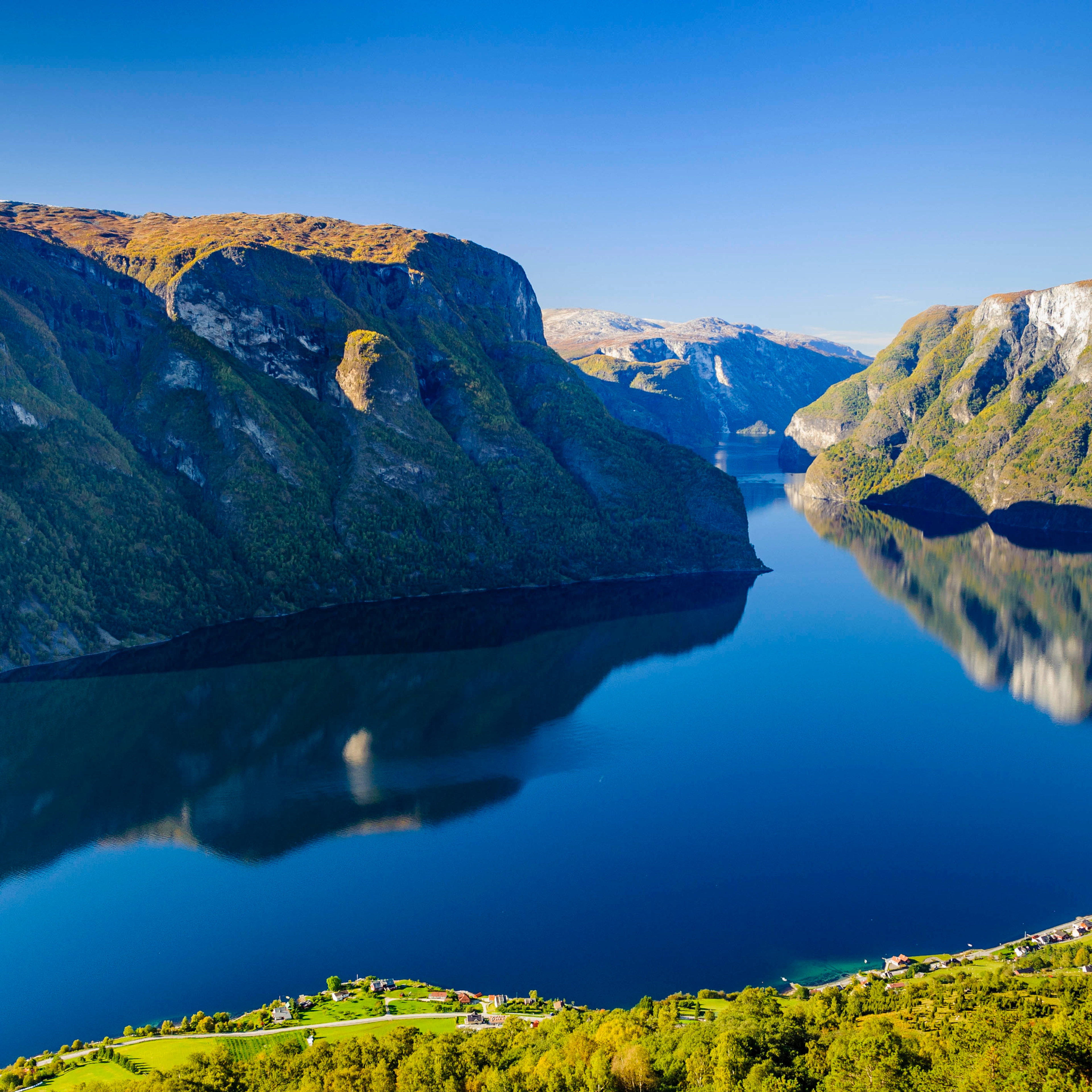 Ein schöner Tag am Aurlandsfjord - Aurland, Norwegen
