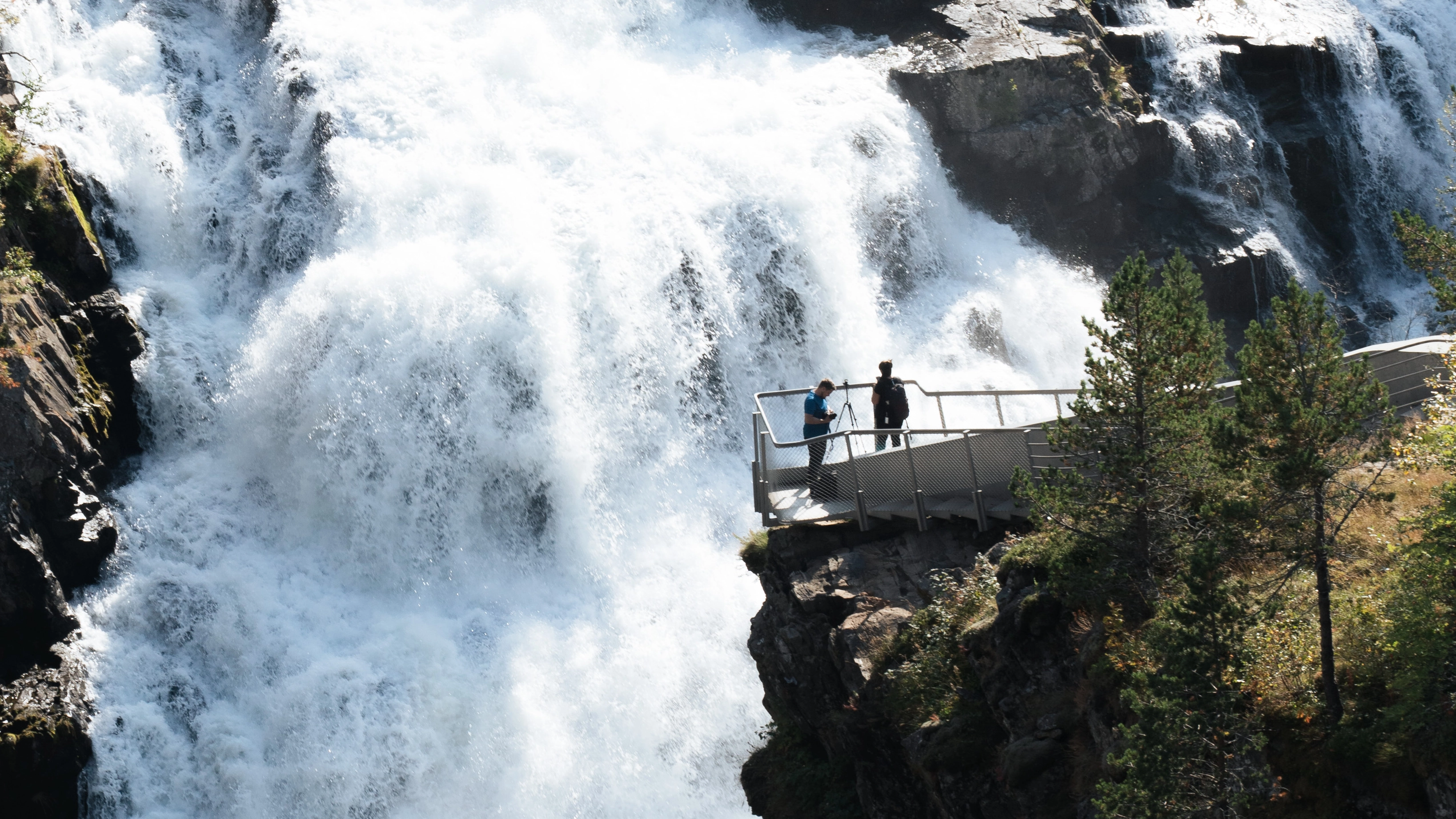 Hardangerfjord in a nutshell - Vøringsfossen Waterfall