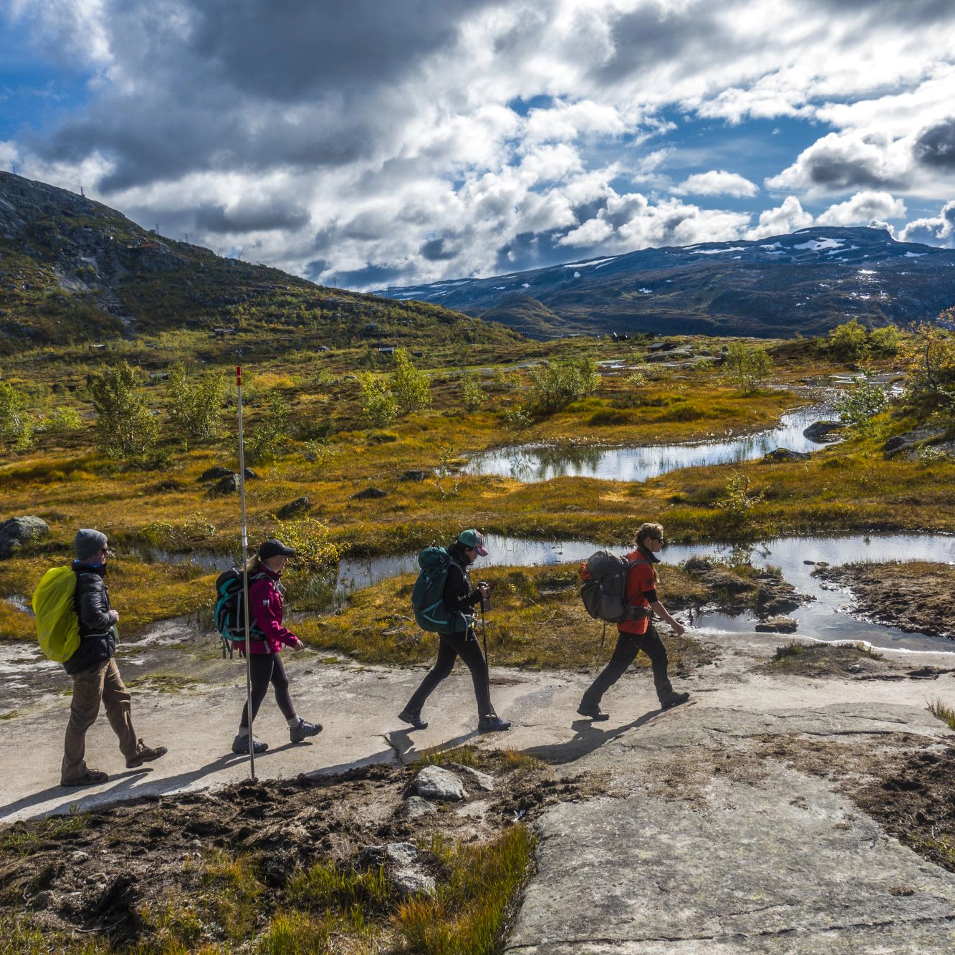 Auf dem Weg nach Trolltunga - Klassisch Trolltunga Wanderung - Odda, Norwegen