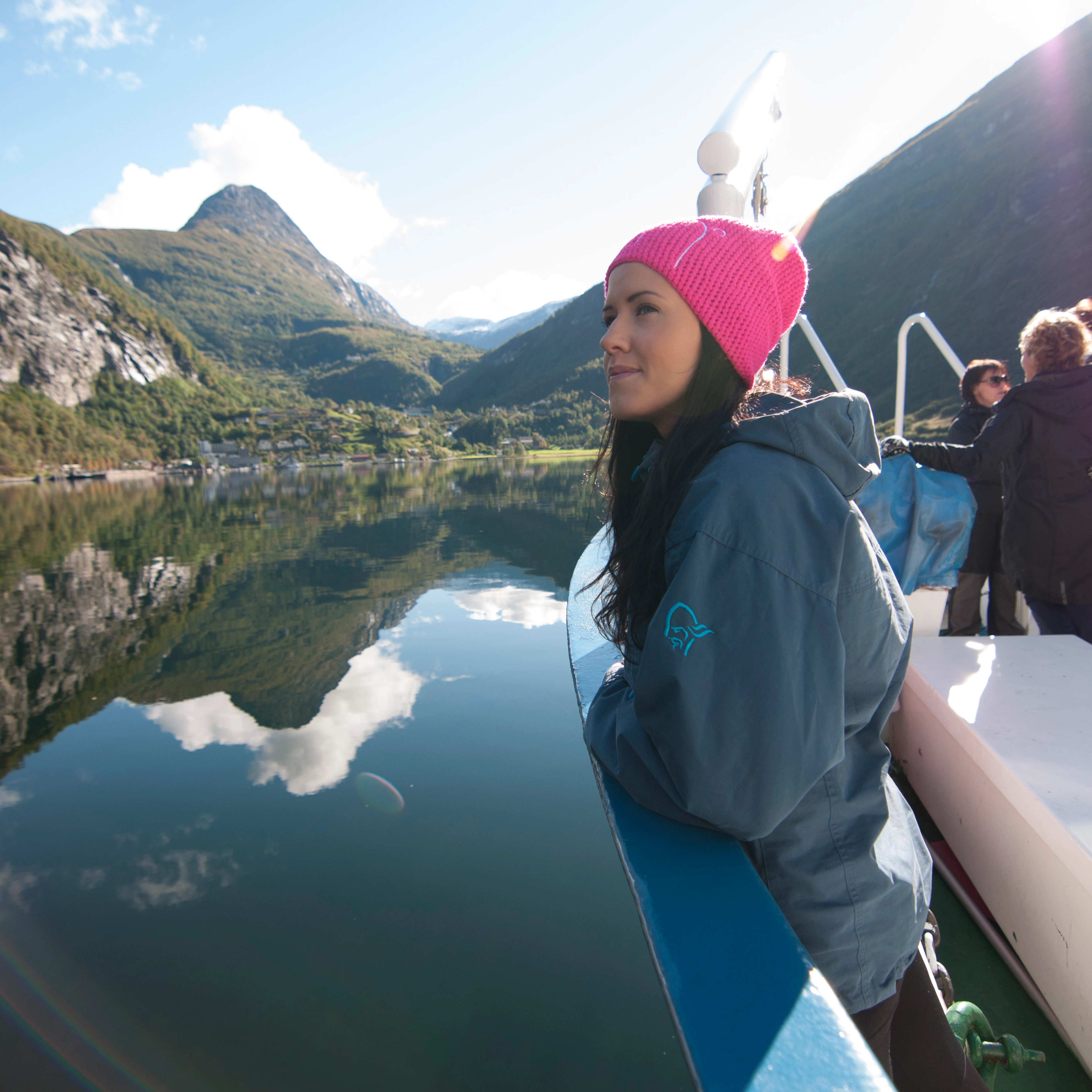 Eine ruhige Fjordkreuzfahrt auf dem Geirangerfjord – Geiranger, Norwegen