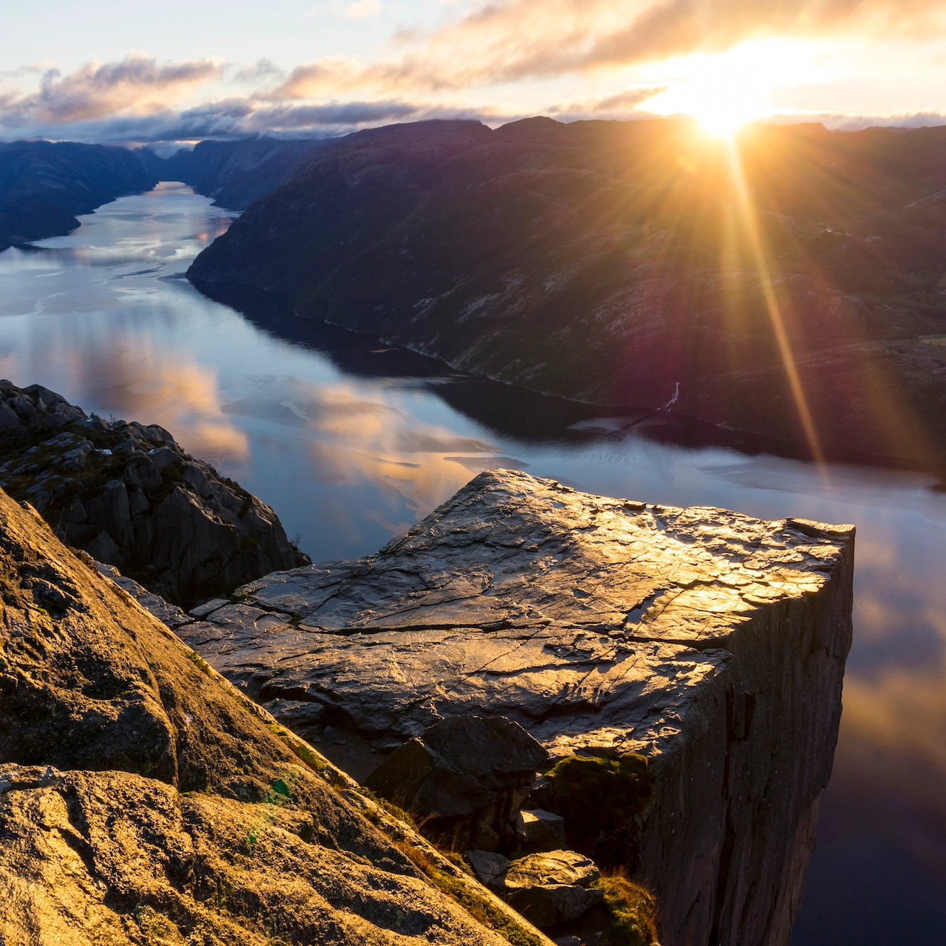 Stavanger Sonnenaufgang am Preikestolen- Stavanger, Lysefjord, Norwegen