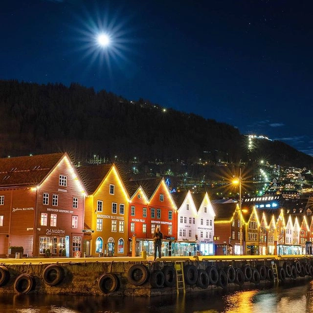 Fullmoon over Bryggen in Bergen - Norway