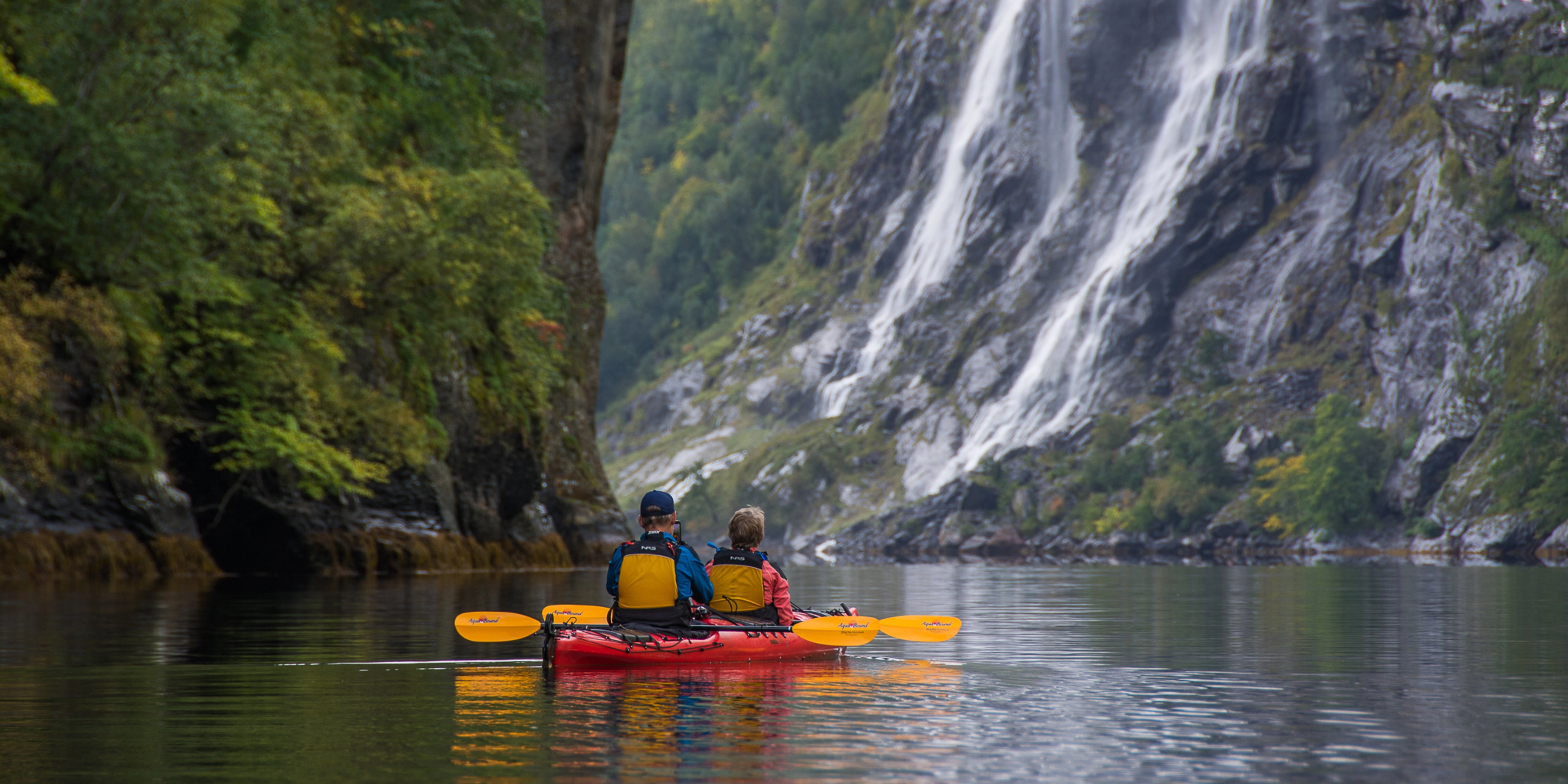 Kayak tour to the Seven Sisters in Geiranger