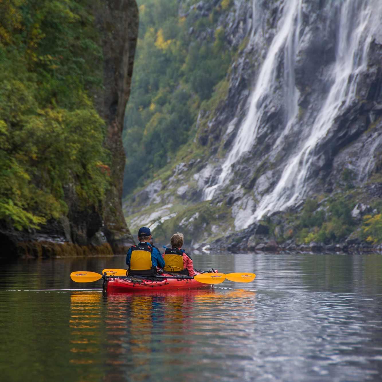 Kayak tour to the Seven Sisters in Geiranger
