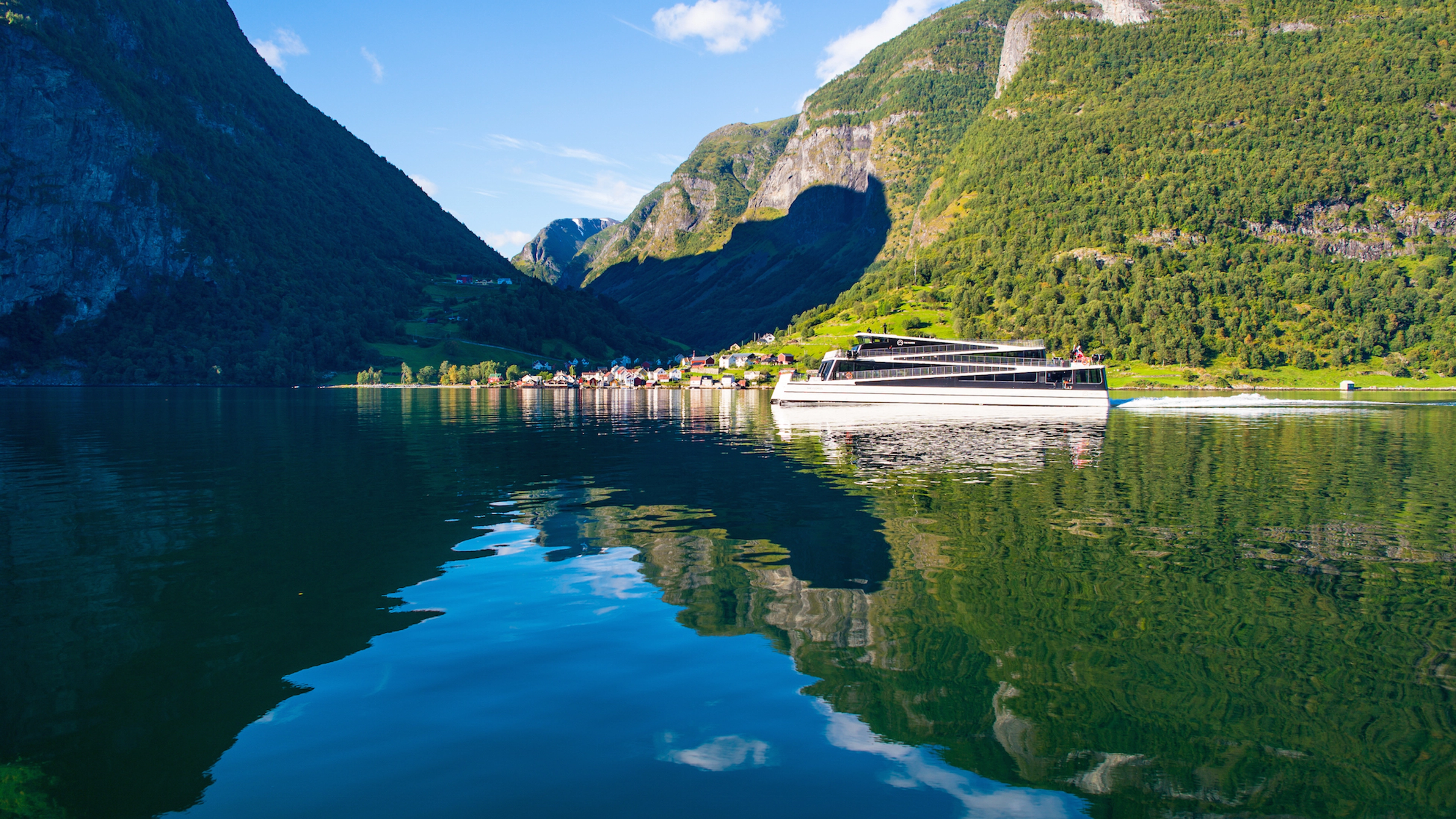 Fjordkreuzfahrt auf dem Nærøyfjord von Flåm - Norwegen