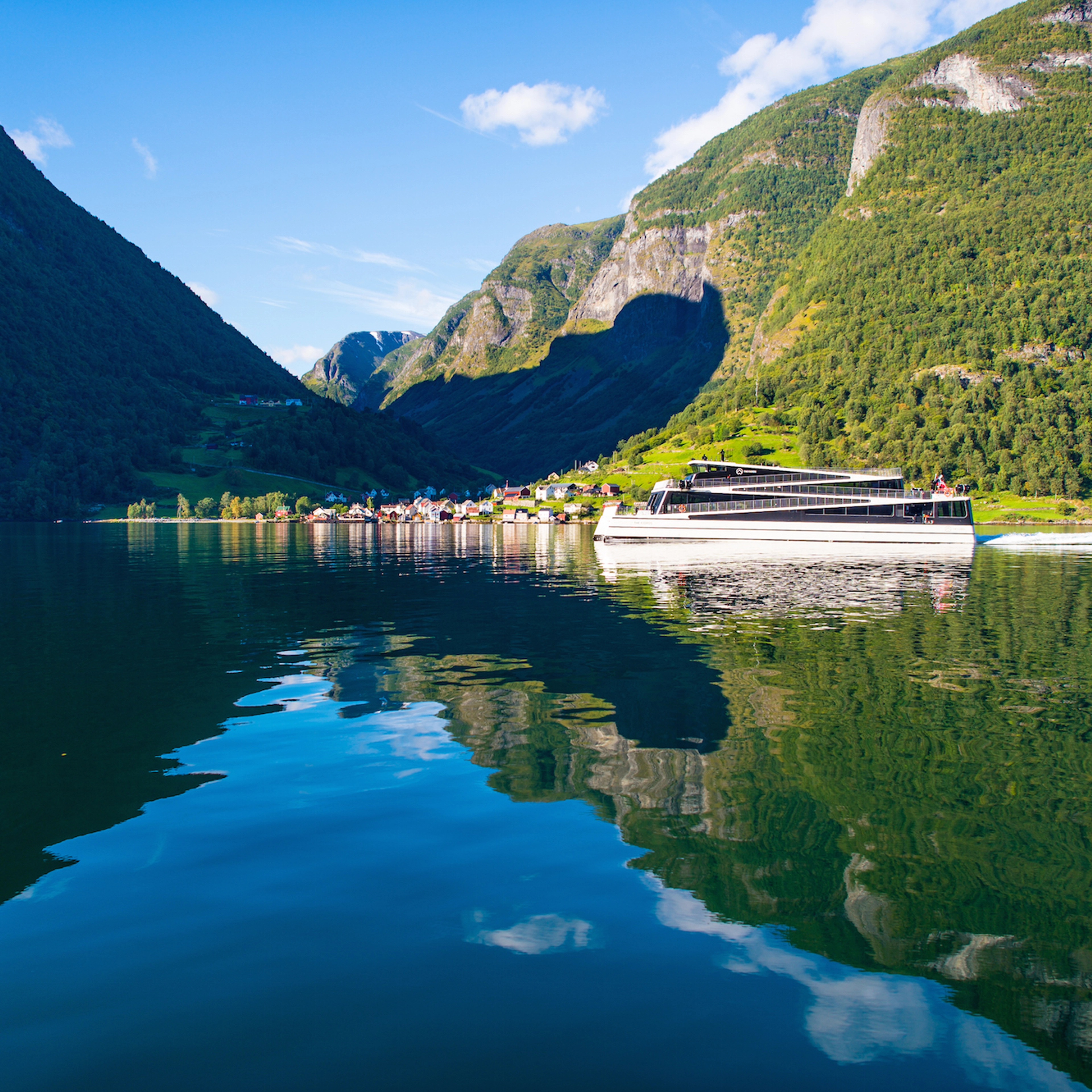 Fjordkreuzfahrt auf dem Nærøyfjord von Flåm - Norwegen