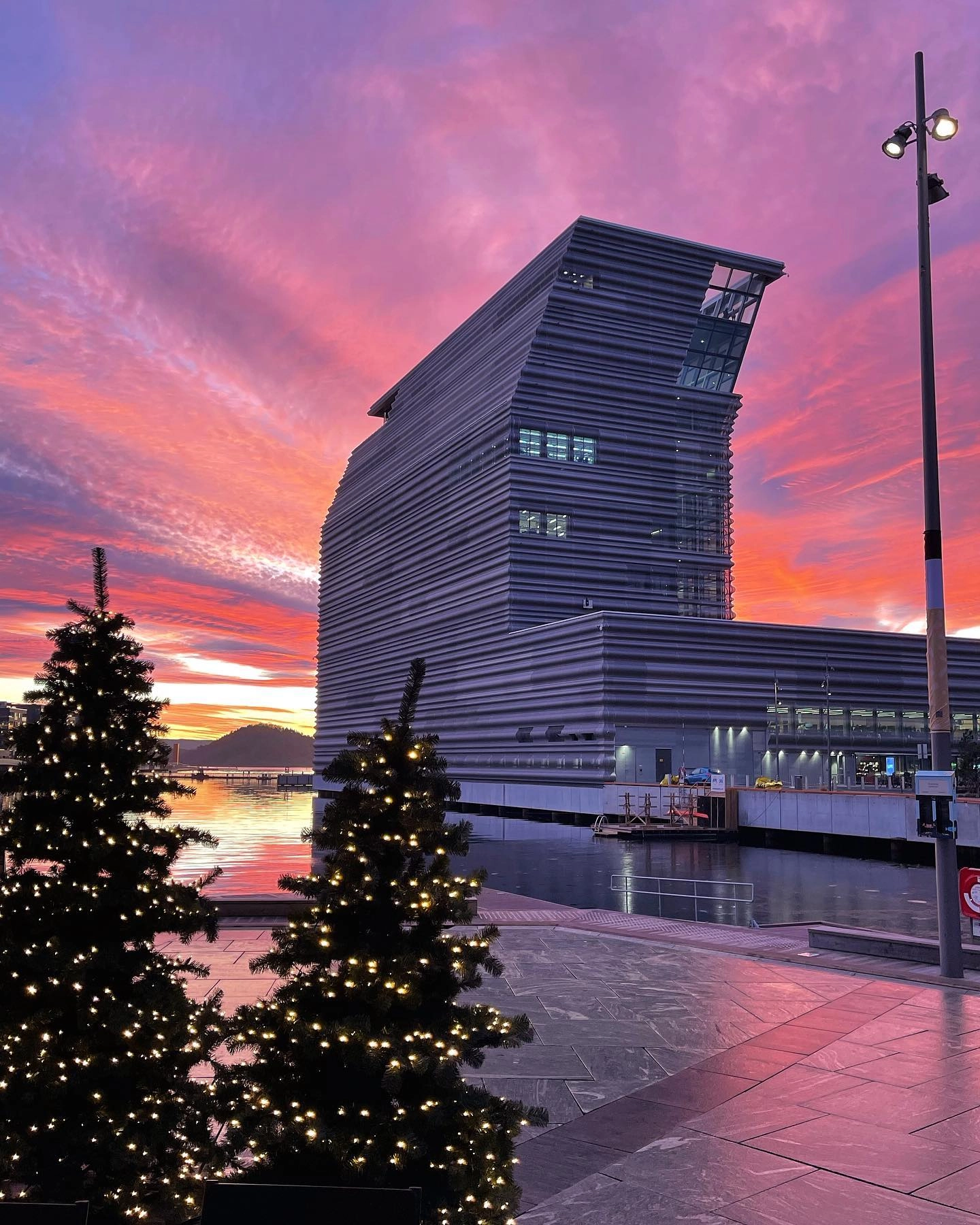 Oslo Munchmuseet i solnedgang - Oslo