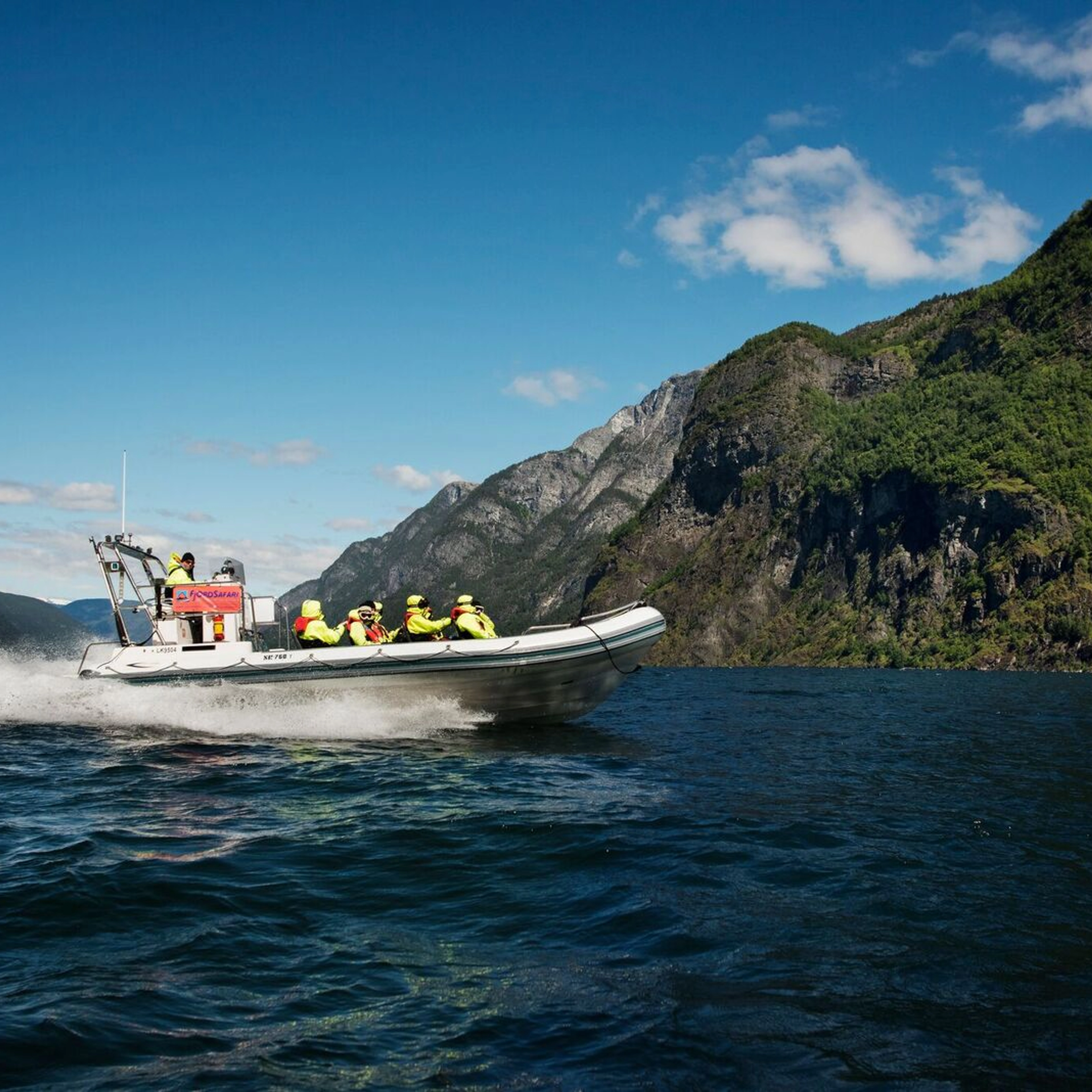 Gøy på Historisk RIB båttur på Nærøyfjorden - Flåm