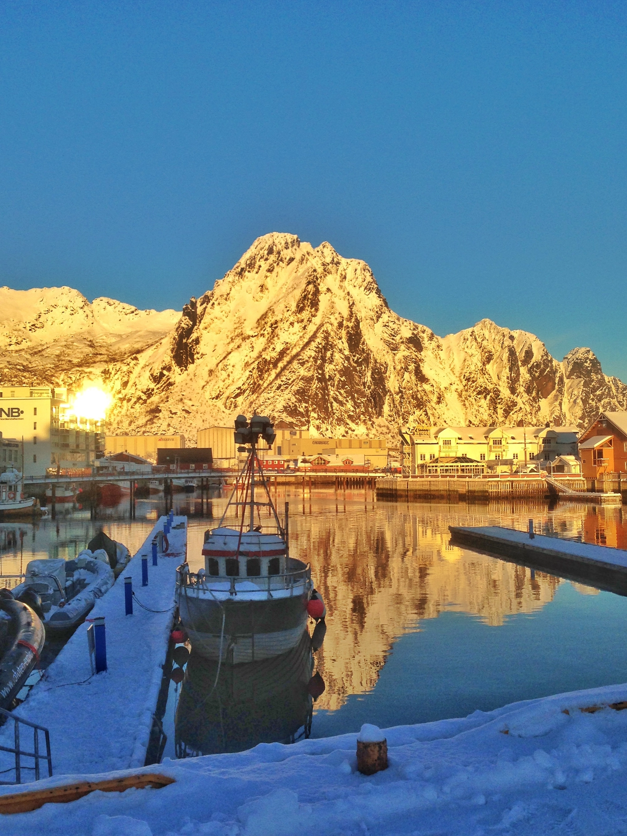 Svolvær Sol over Svolvær - Lofoten