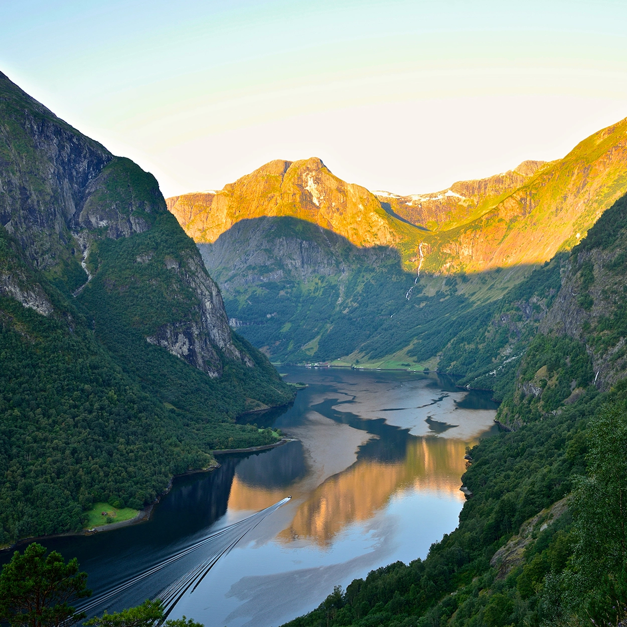 Nærøyfjorden - Norge i et nøtteskall Nærøyfjorden - Norge i et nøtteskall