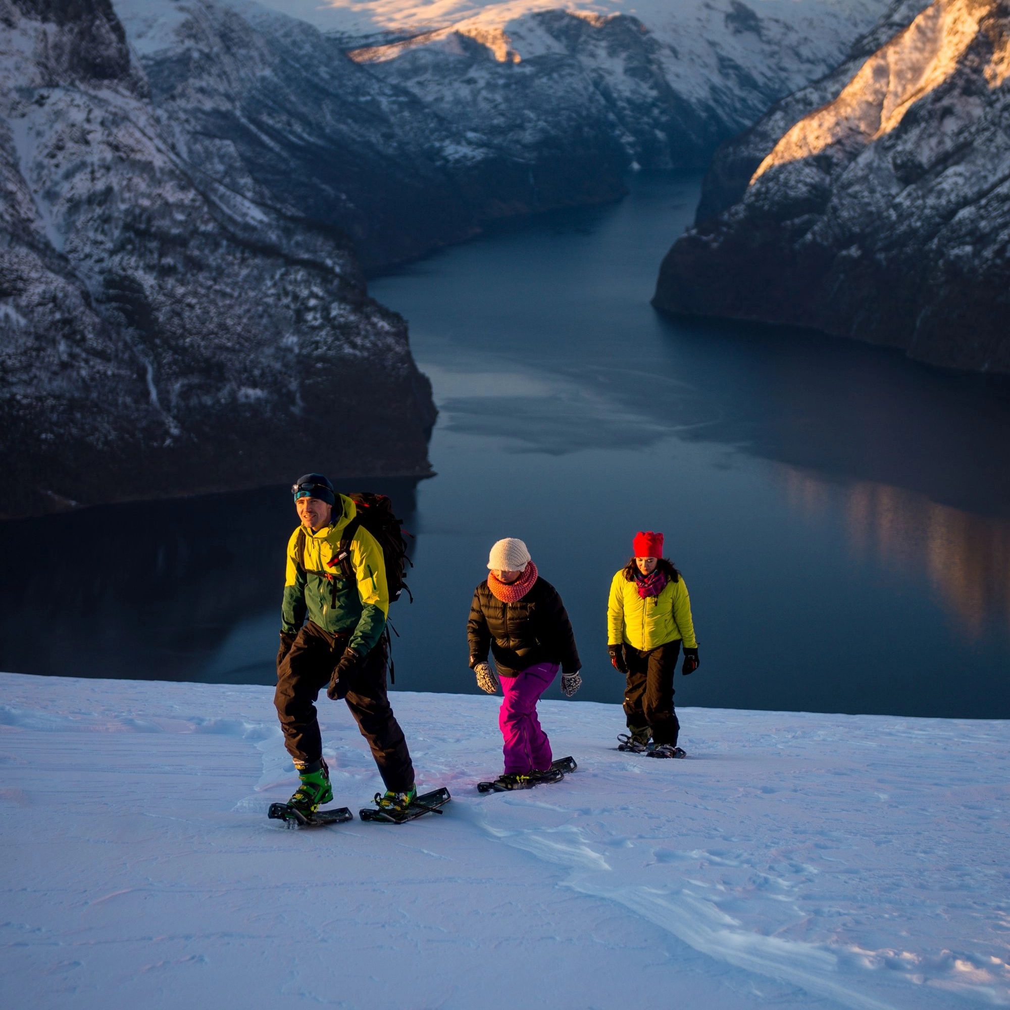 Schneeschuhwanderung in Flåm Schneeschuhwanderung zum Stegastein von Flåm - Flåm, Norwegen