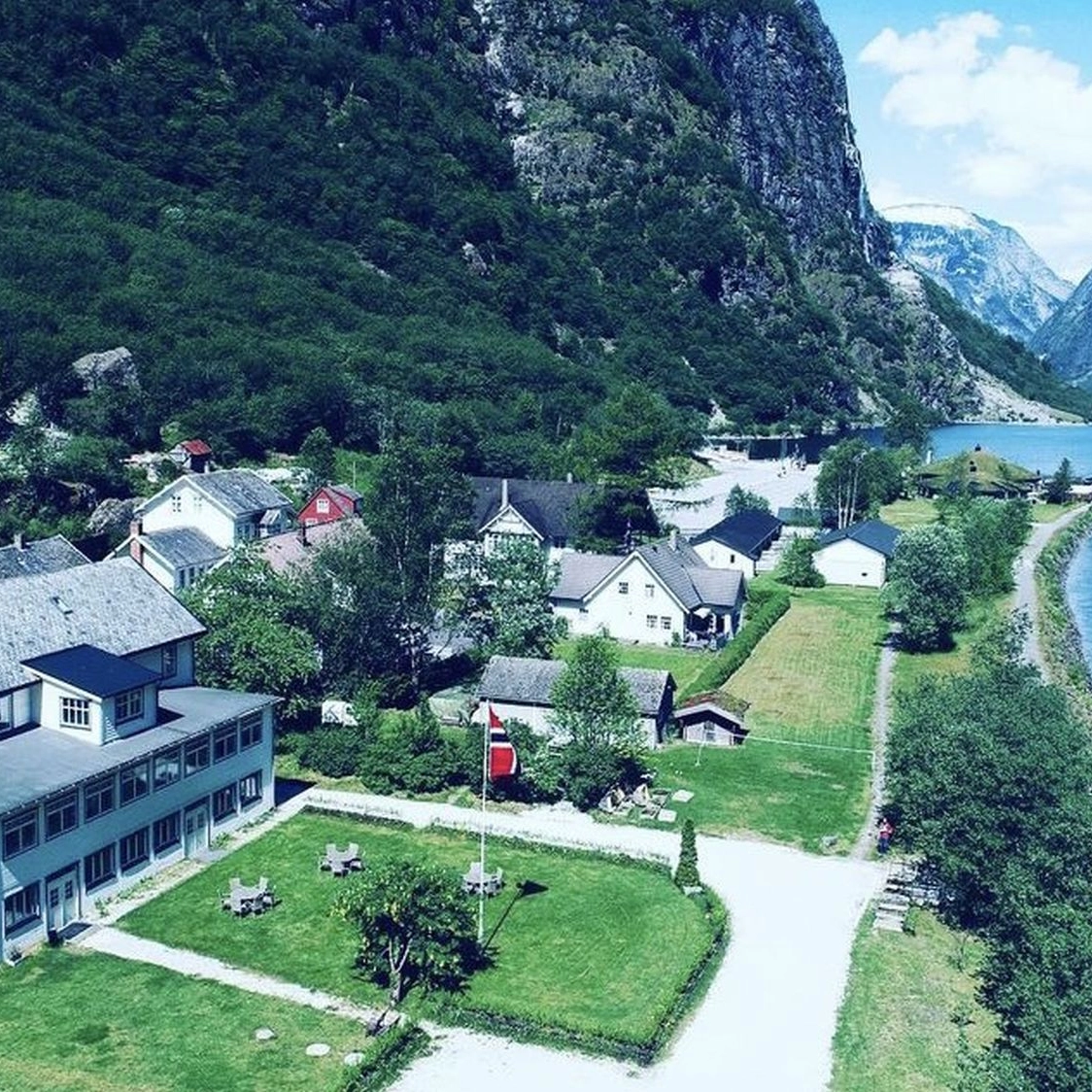 Gudvangen Budget Hotel - nydelig beliggenhet ved Nærøyfjorden - Gudvangen