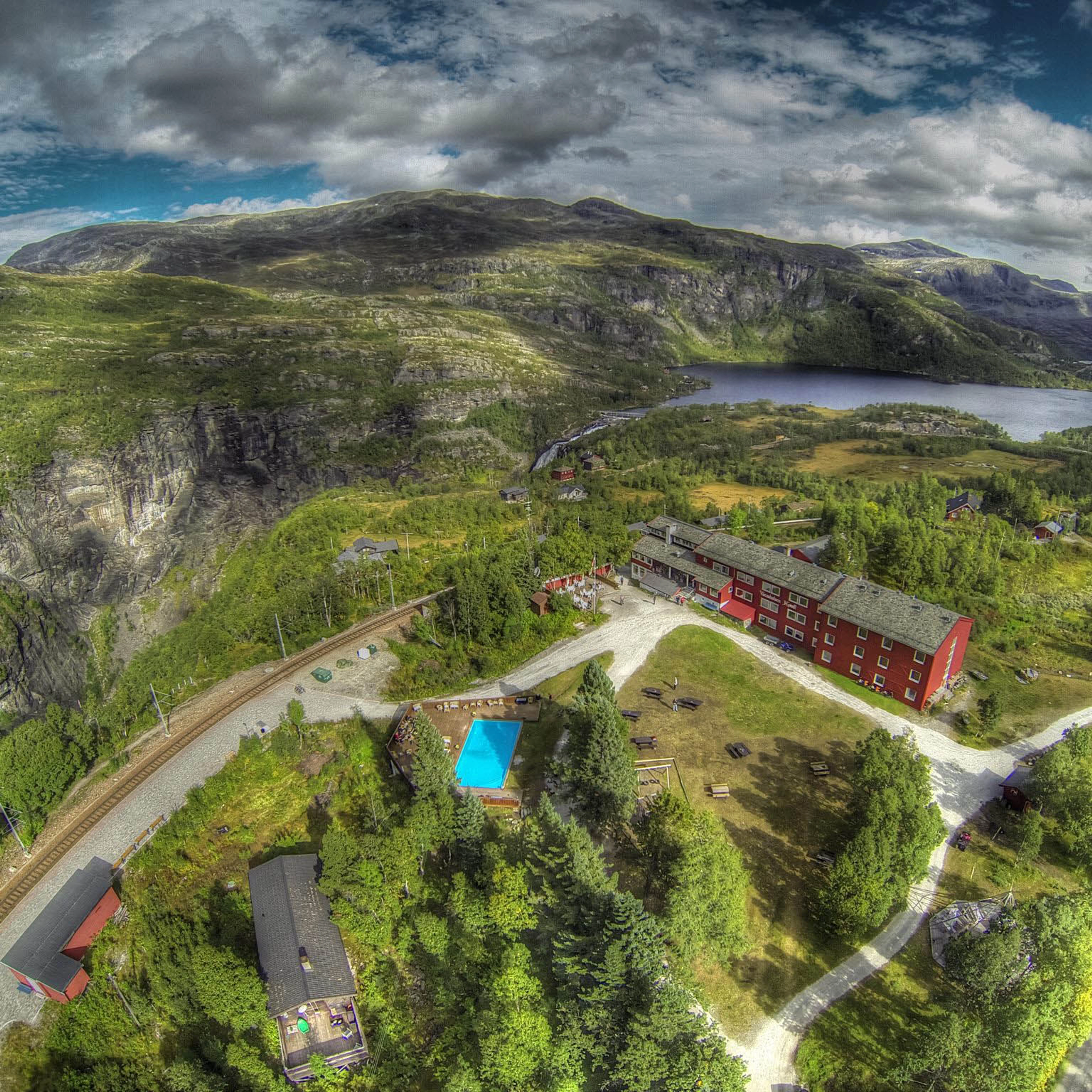 Blick auf das Vatnahalsen Hotel - Vatnahalsen, Norwegen