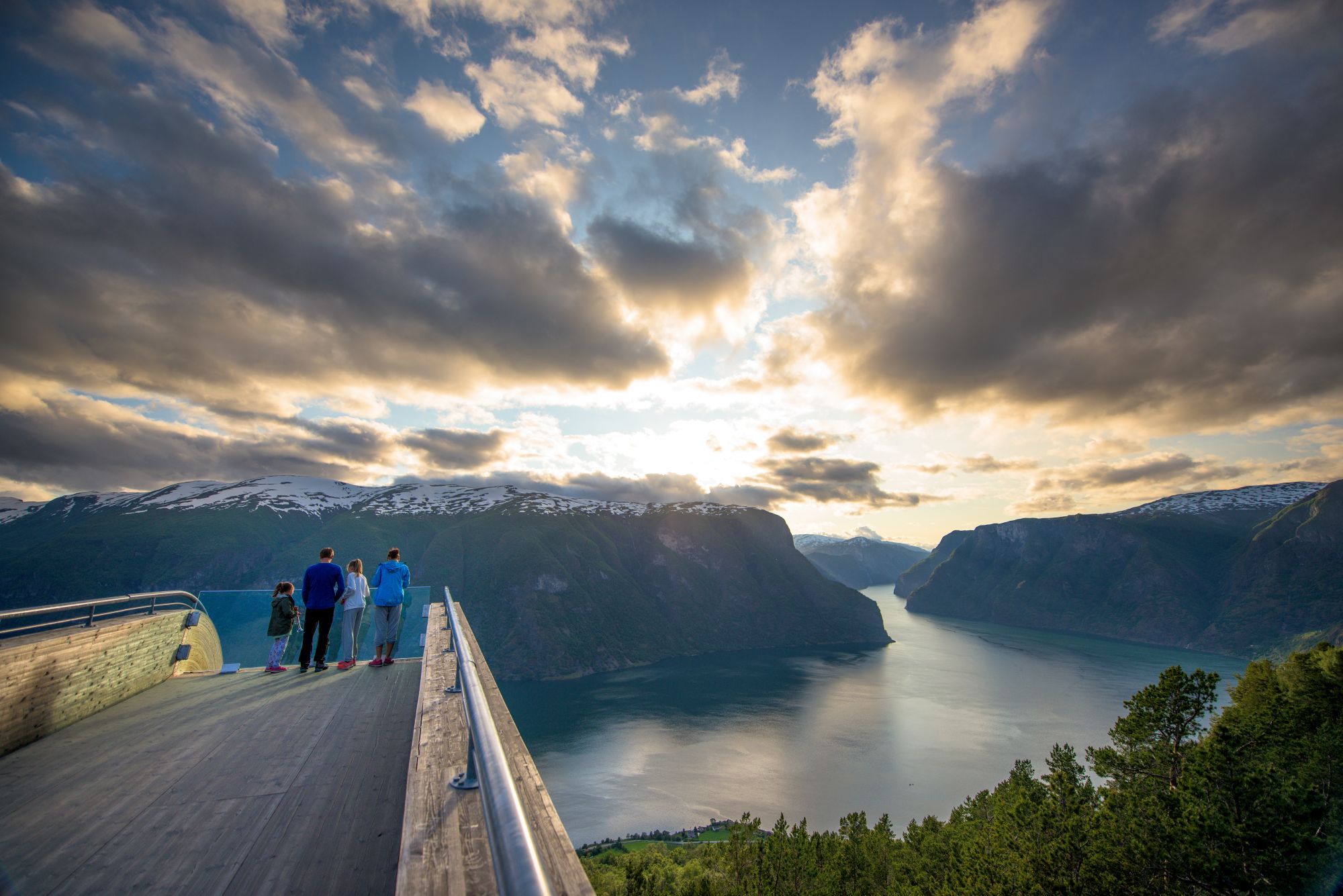 Electric Minibus to Stegastein viewpoint - Flåm, Norway