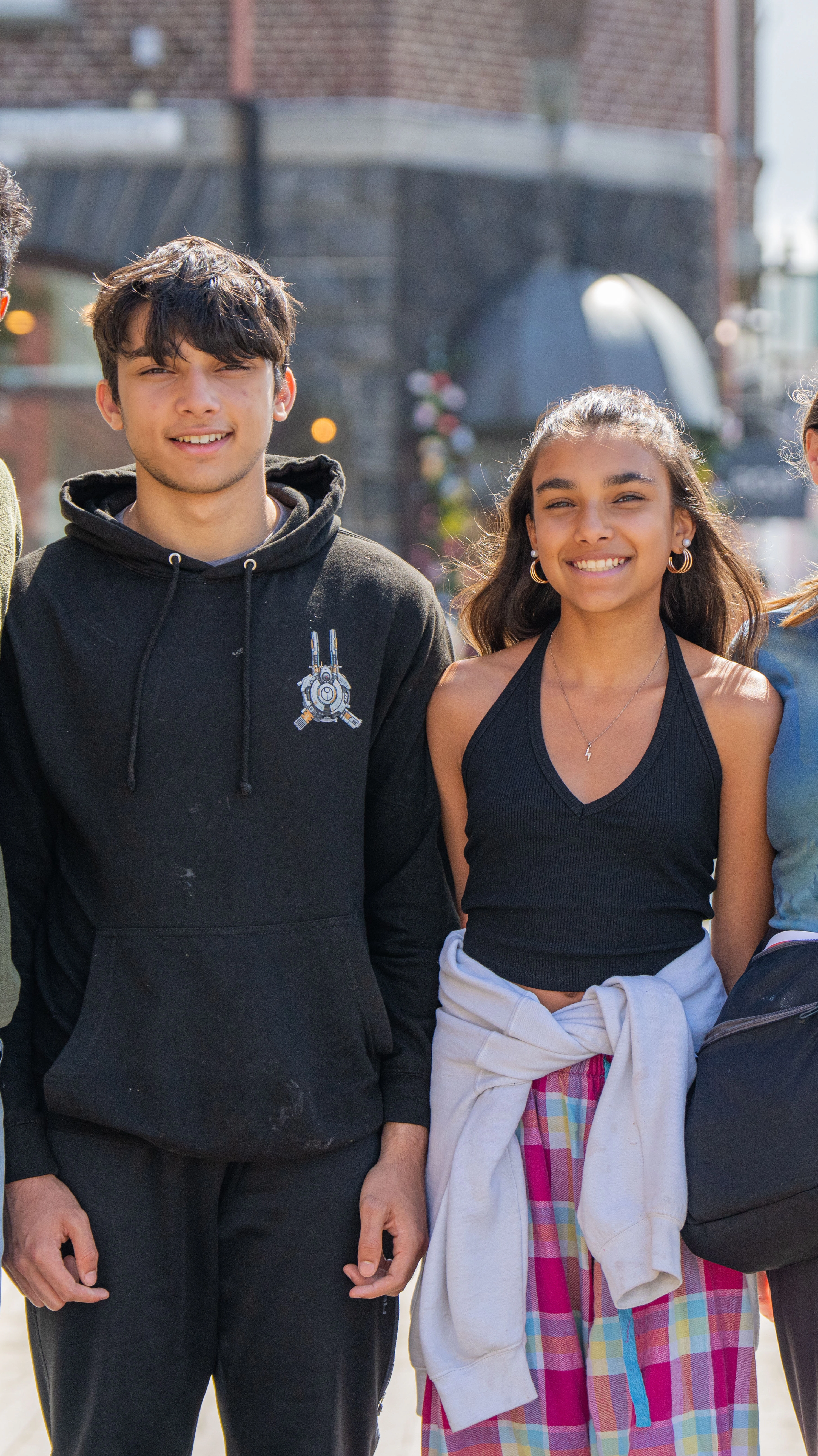 Siva Anantham and Cynthia Weiss visiting Bergen from the US with their children. Family visiting Bergen