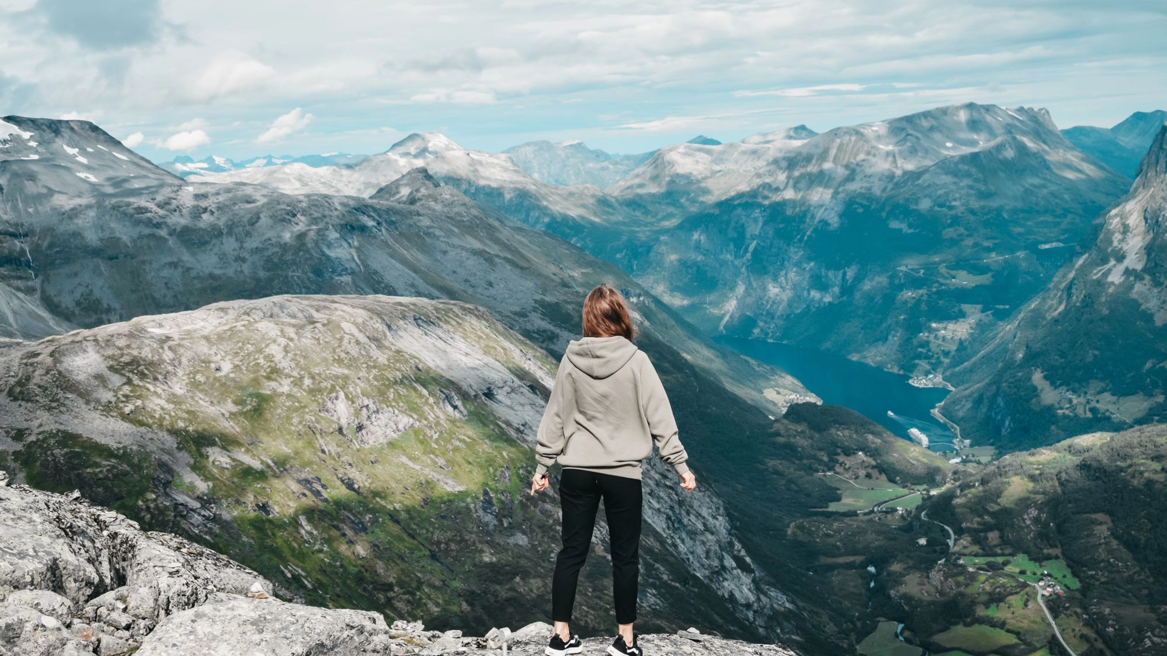 Female travel -Norway