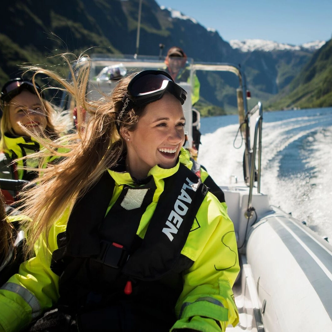 Moro på Historisk RIB-båttur i Flåm - Nærøyfjorden