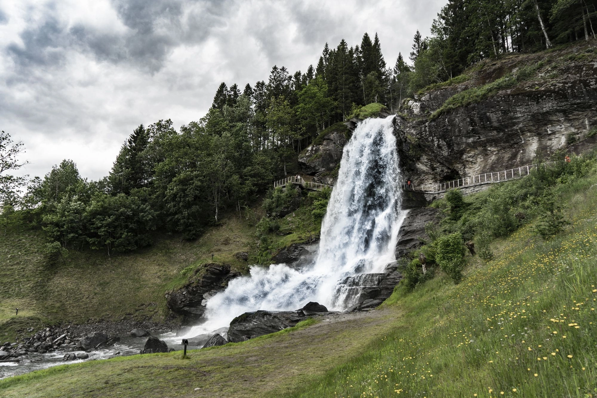 Den vakre Steinsdalsfossen - Norheimsund, Hardanger