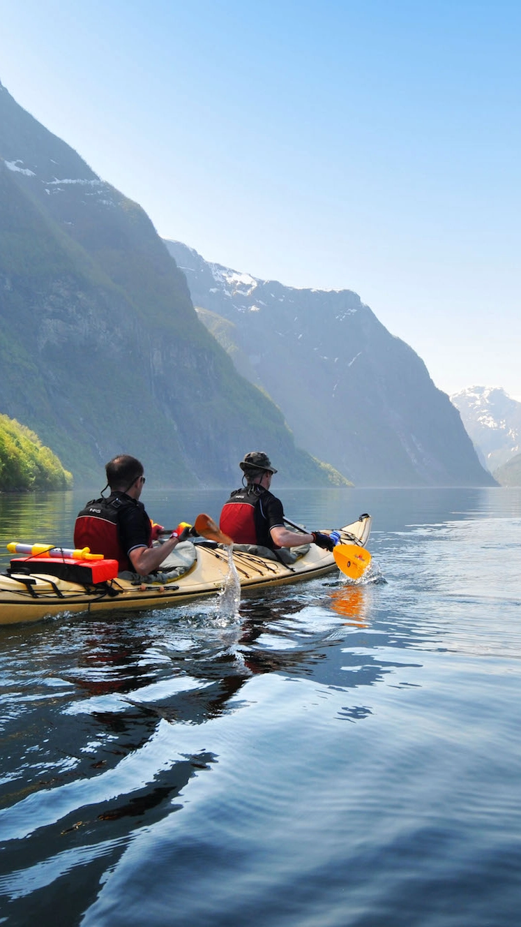 Things to do in Flåm - Kayaking on the Aurlandsfjord from Flåm, Norwegen