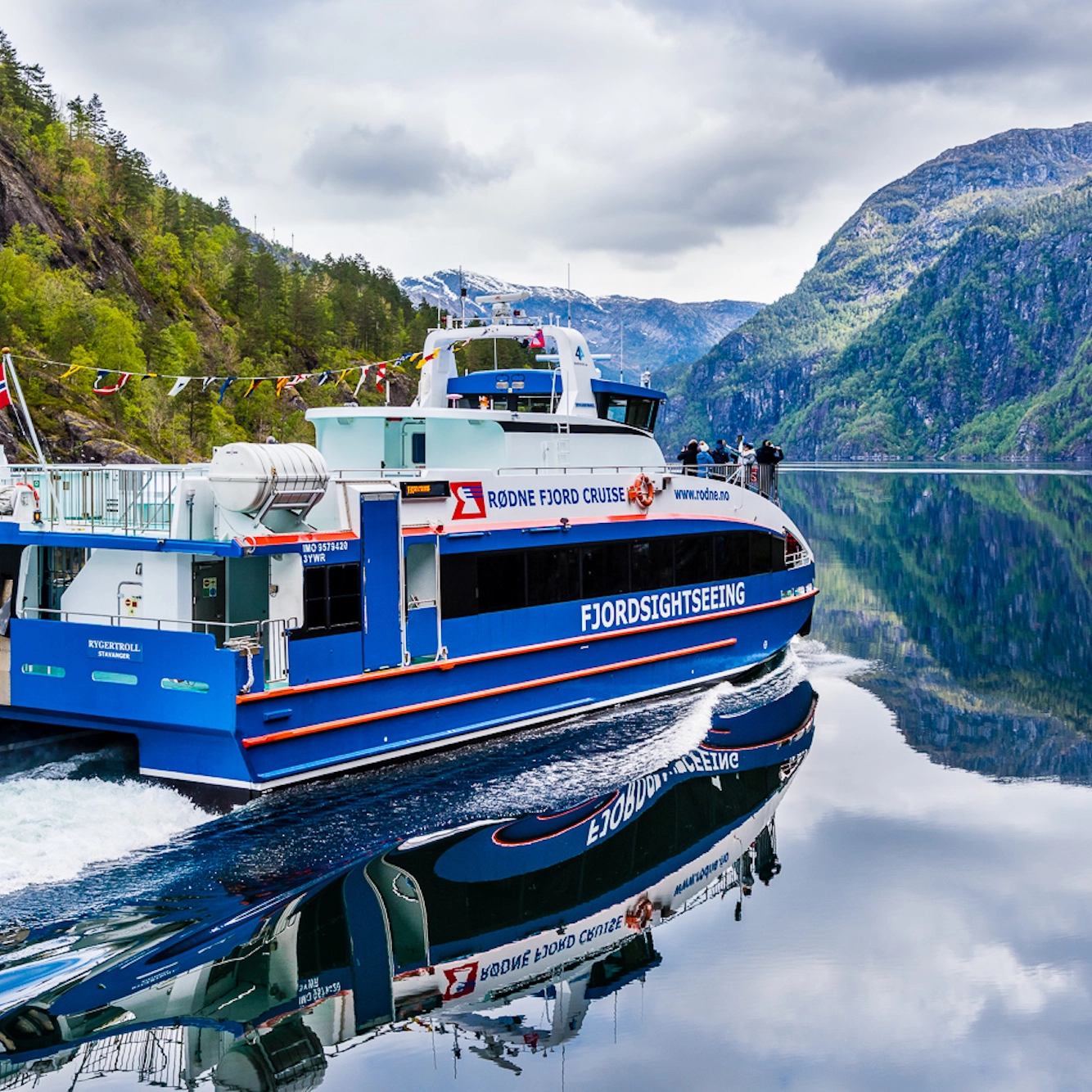 Fjordkreuzfahrt nach Mostraumen ab Bergen Ruhig auf dem Fjord - Fjordkreuzfahrt nach Mostraumen von Bergen - Norwegen