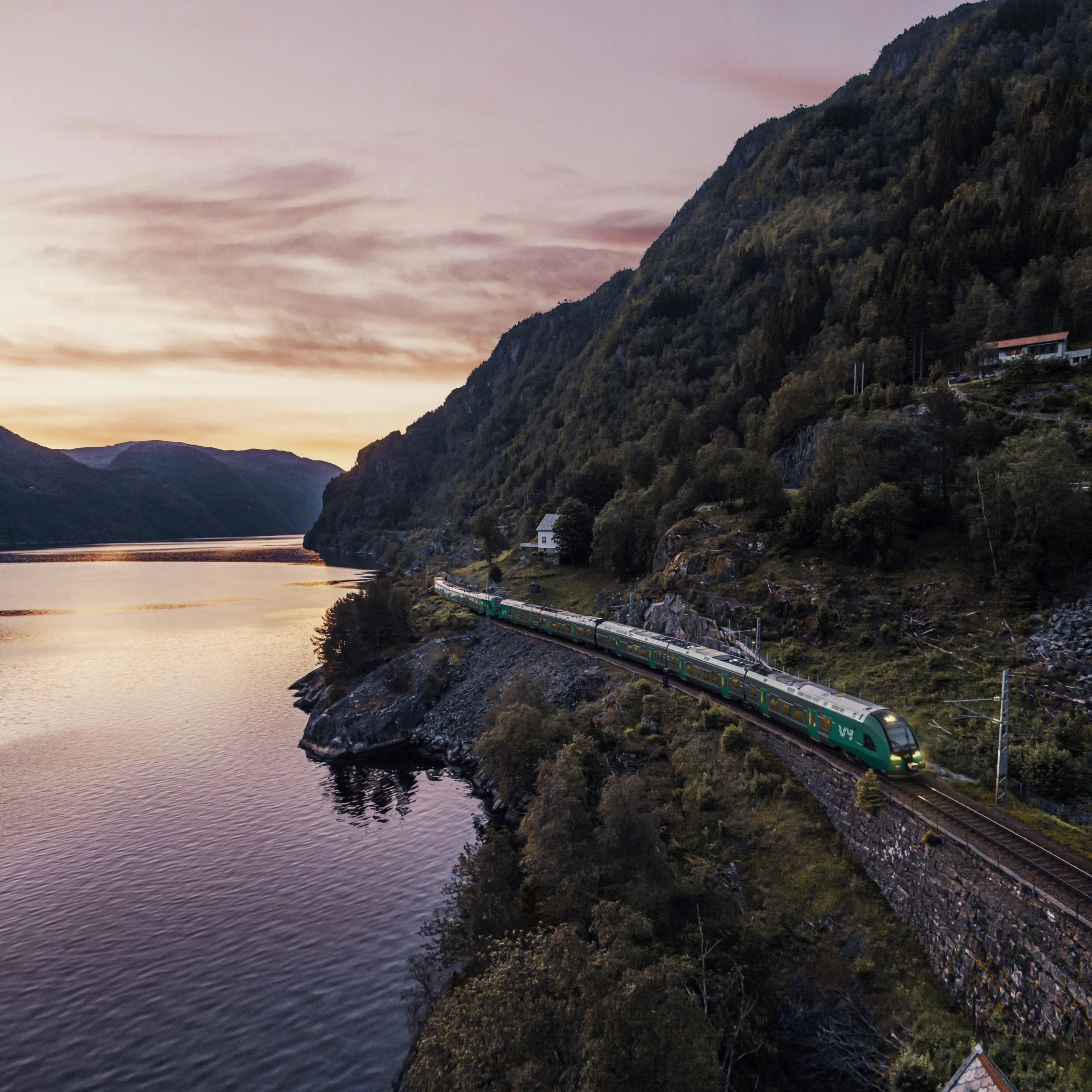 Die malerische Bergenbahn zwischen Oslo-Bergen - Norwgeen