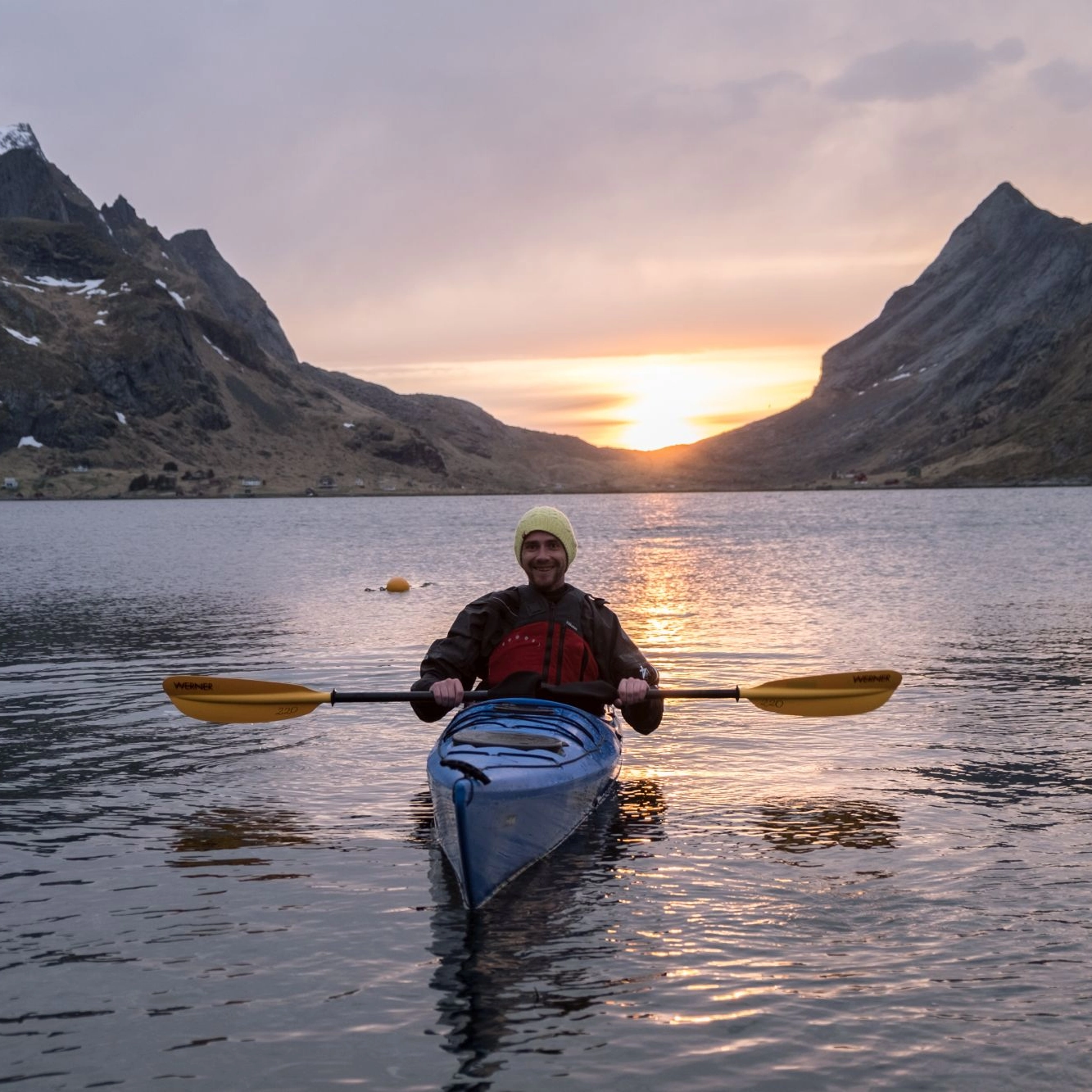 Guided kayak trip on Reinefjorden - Paddling under the midnight Sun - Reine, Lofoten, Norway