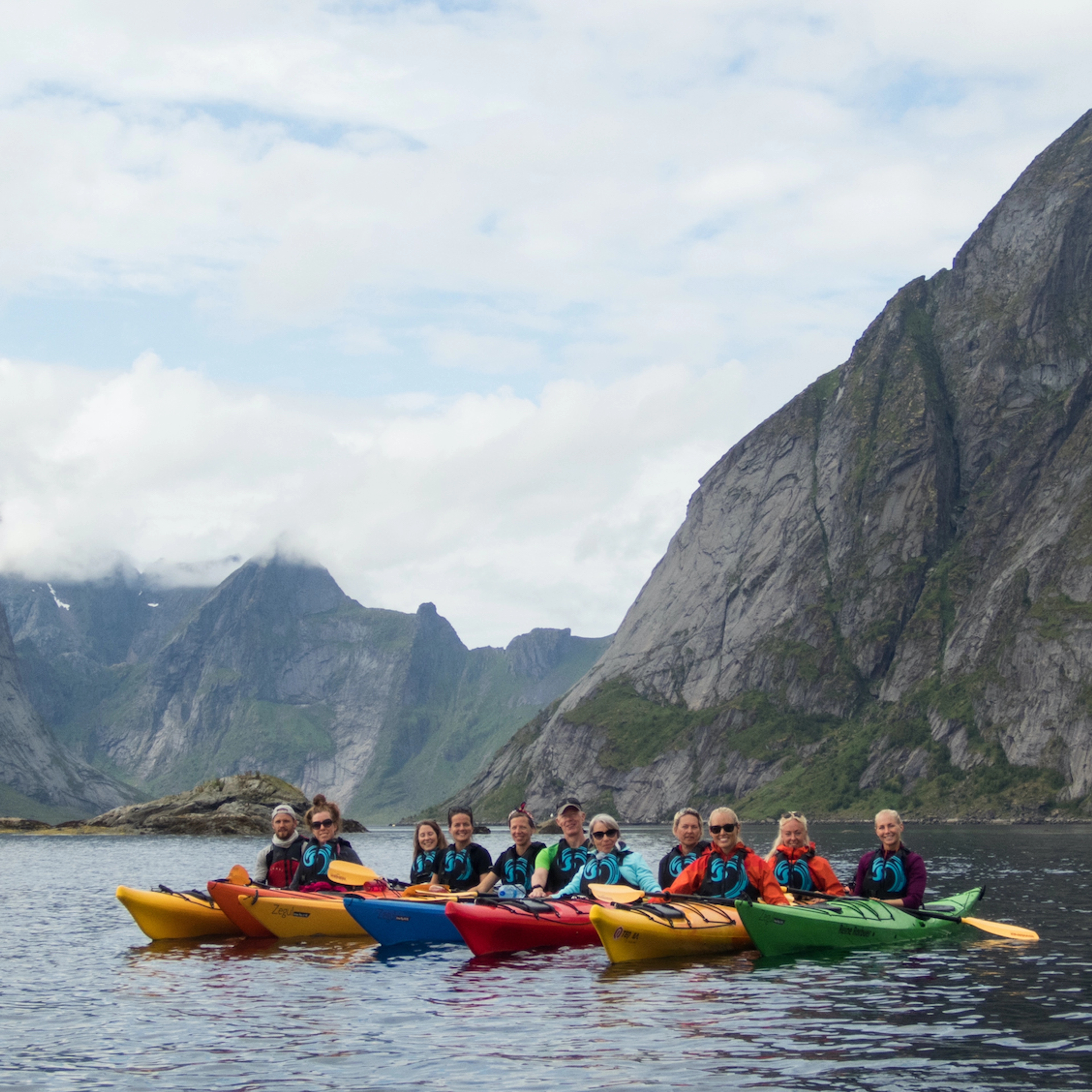 Geführte Kajaktour auf den Lofoten, schöne Tour auf dem Reinefjord - Aktivitäten in Reine, Lofoten, Norwegen