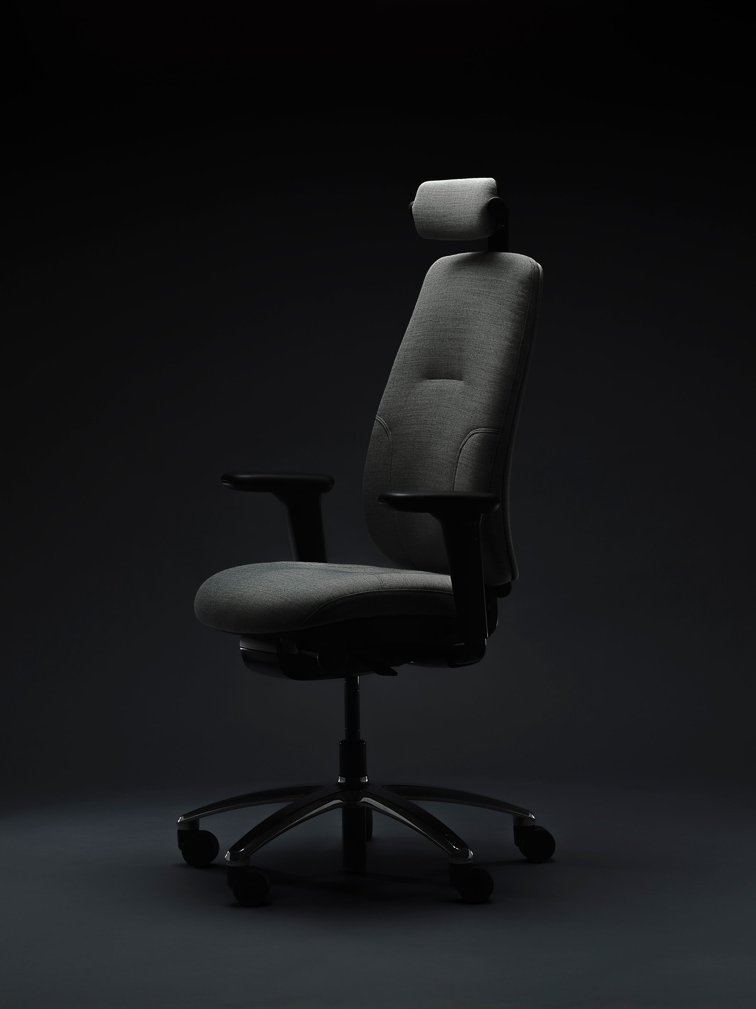 RH Logic redesigned by Jonas Stokke, grey office chair in black surroundings 