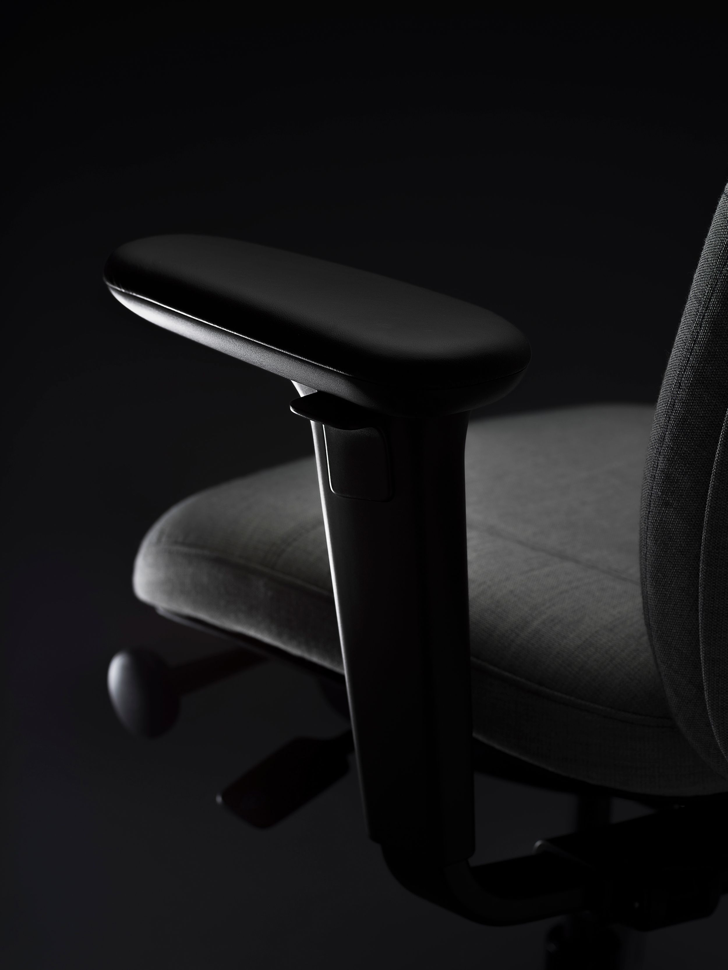 RH Logic redesigned by Jonas Stokke, grey office chair in black surroundings, detail of armrest