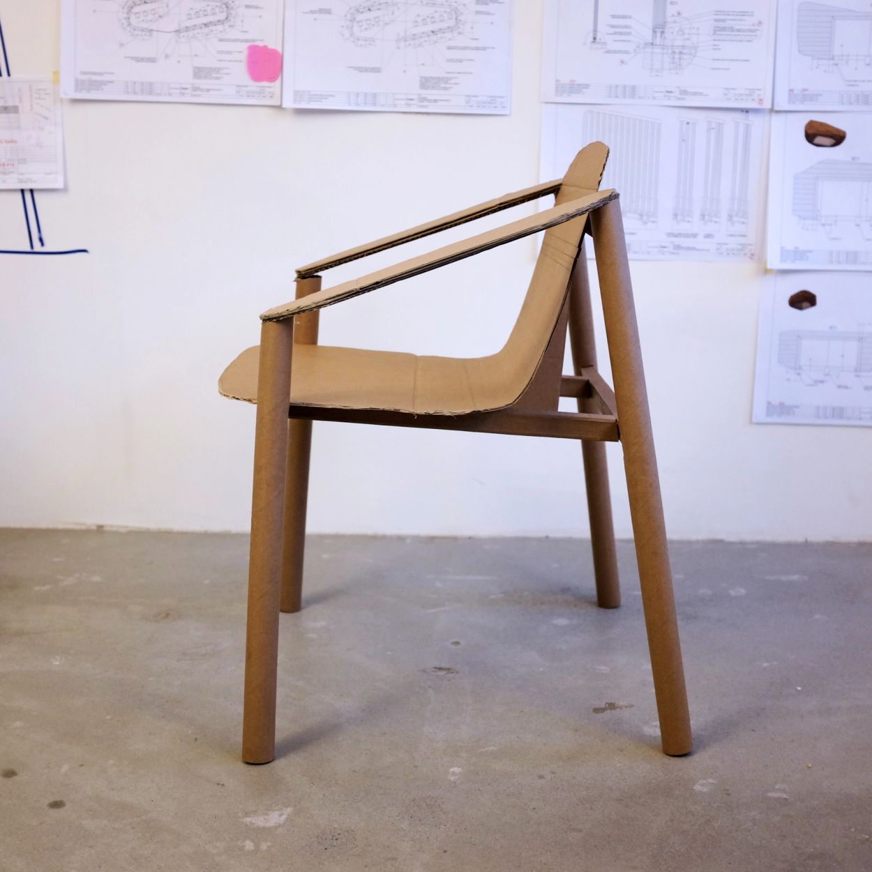 1:1 card model of tjøme chair by jonas stokke