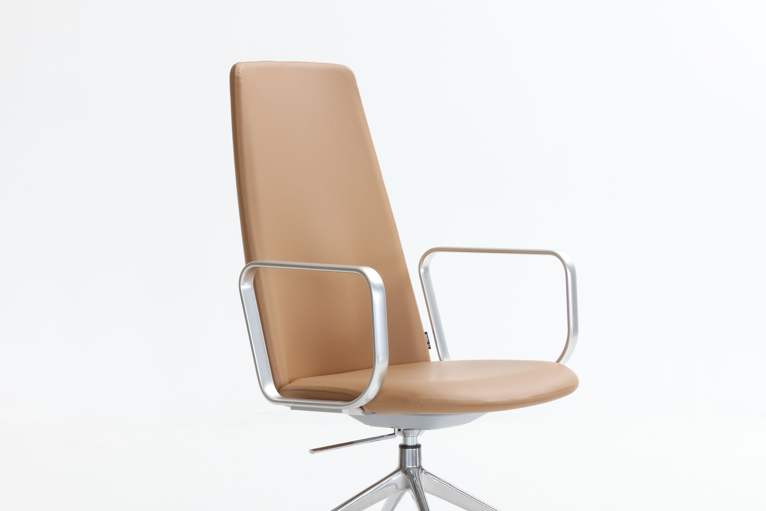 high back leather office chari Ada by Jonas Stokke and Hjelle. Open loop armrests in aluminium