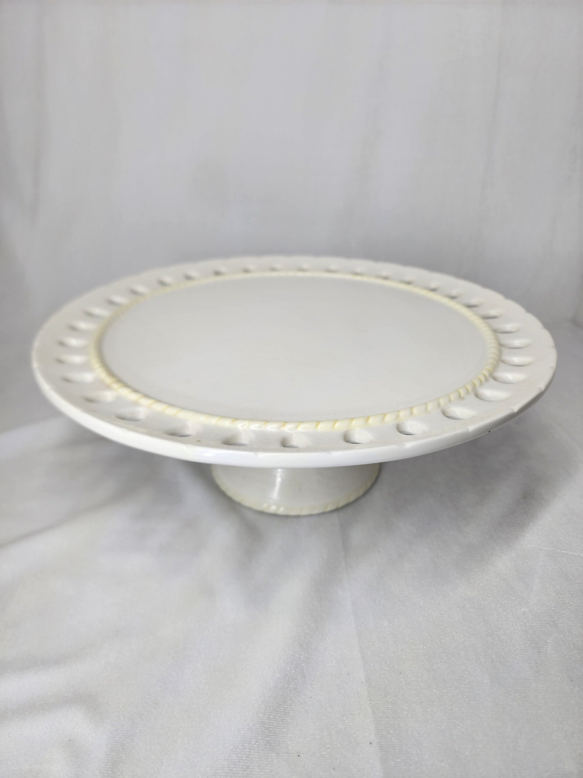 ceramic-pedestal-with-decorative-edge-10 image 1