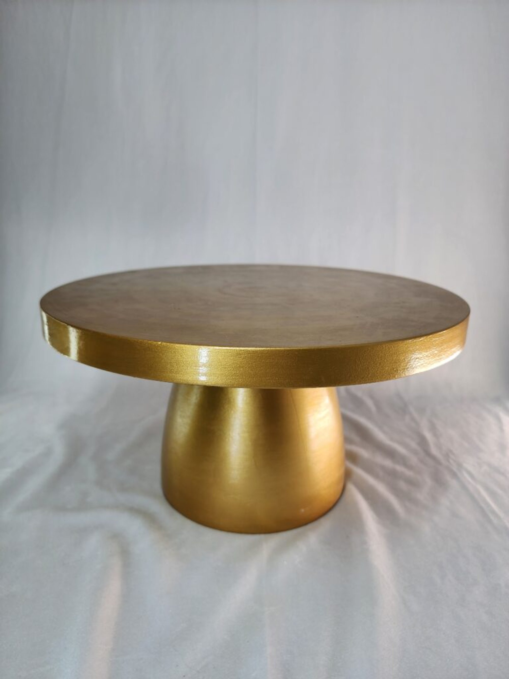 gold-metal-stand-14 image 1