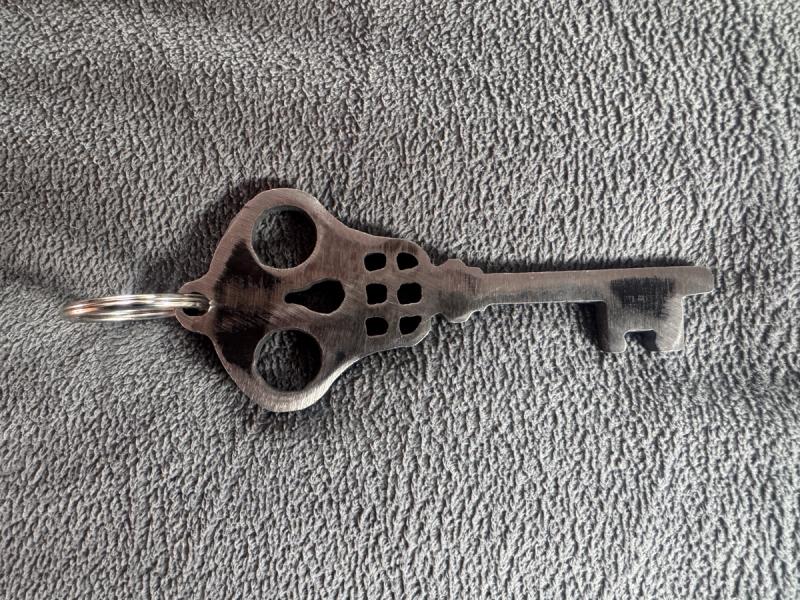 CNC Etched Skeleton Key Keychain — Skull Design