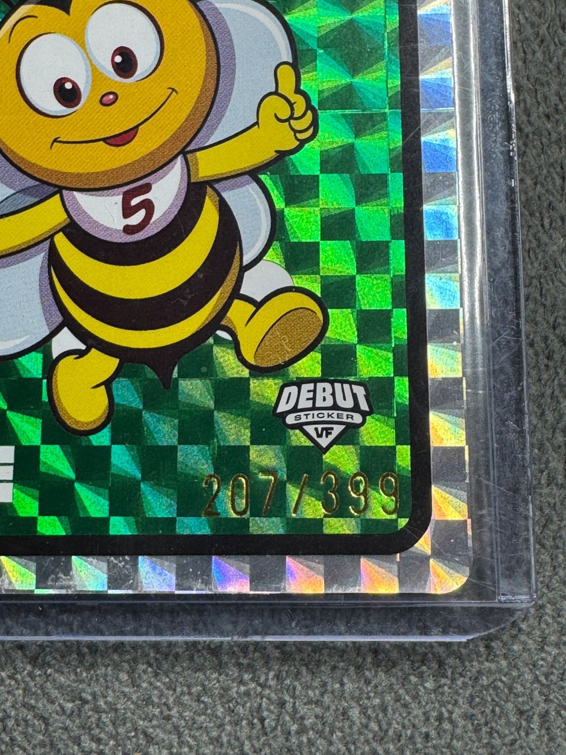 VeeFriends Super Stickers Gary Bee Debut Sticker Emerald Numbered 207/399