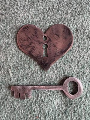 Handcrafted Metal Heart Lock & Skeleton Key Set - Rustic Copper Patina