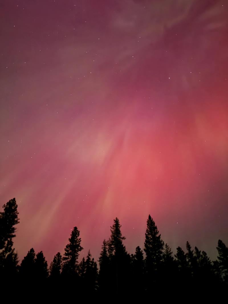 Magenta Sky — Aurora Over Tunk Valley