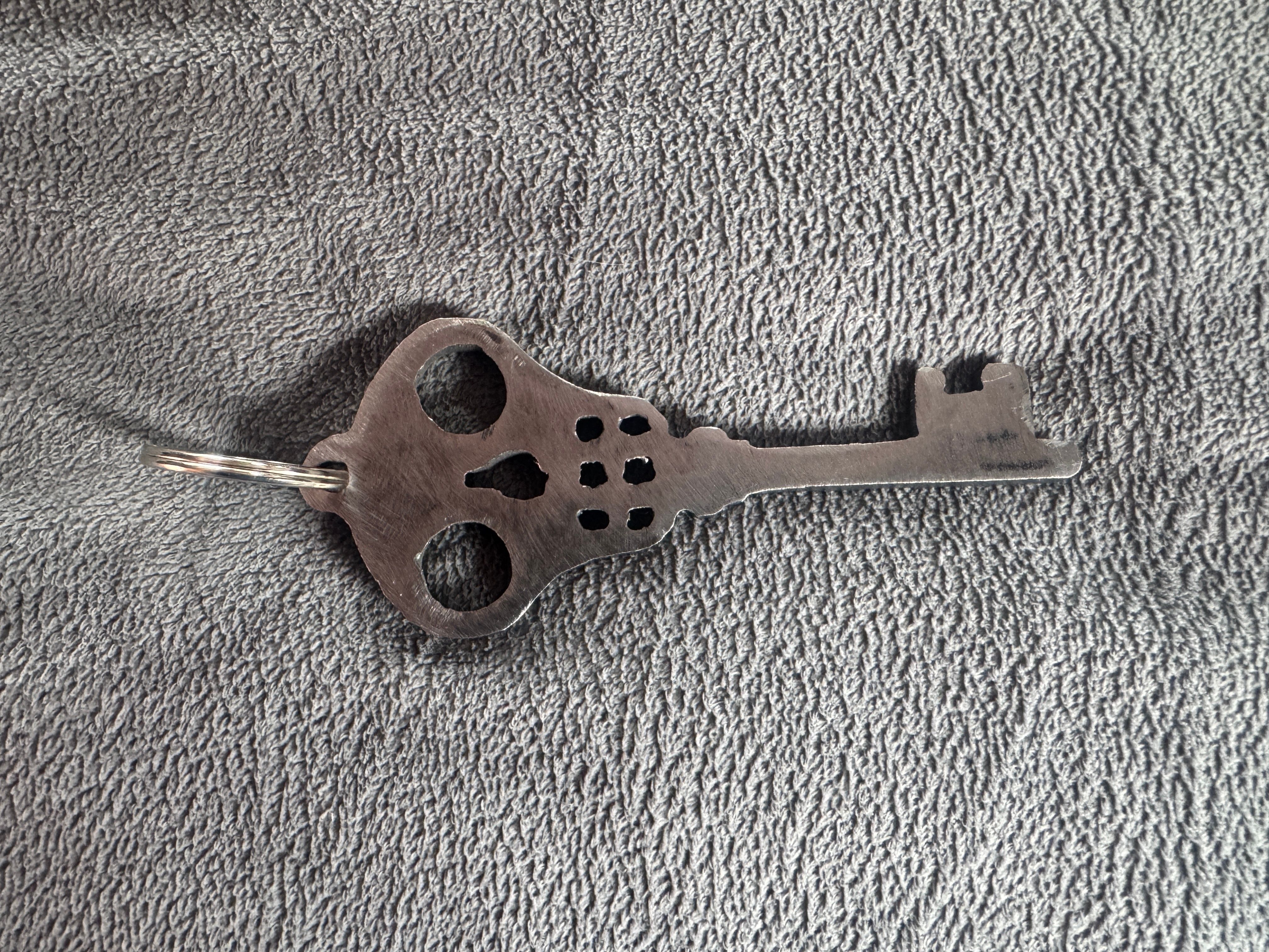 CNC Etched Skeleton Key Keychain — Skull Design