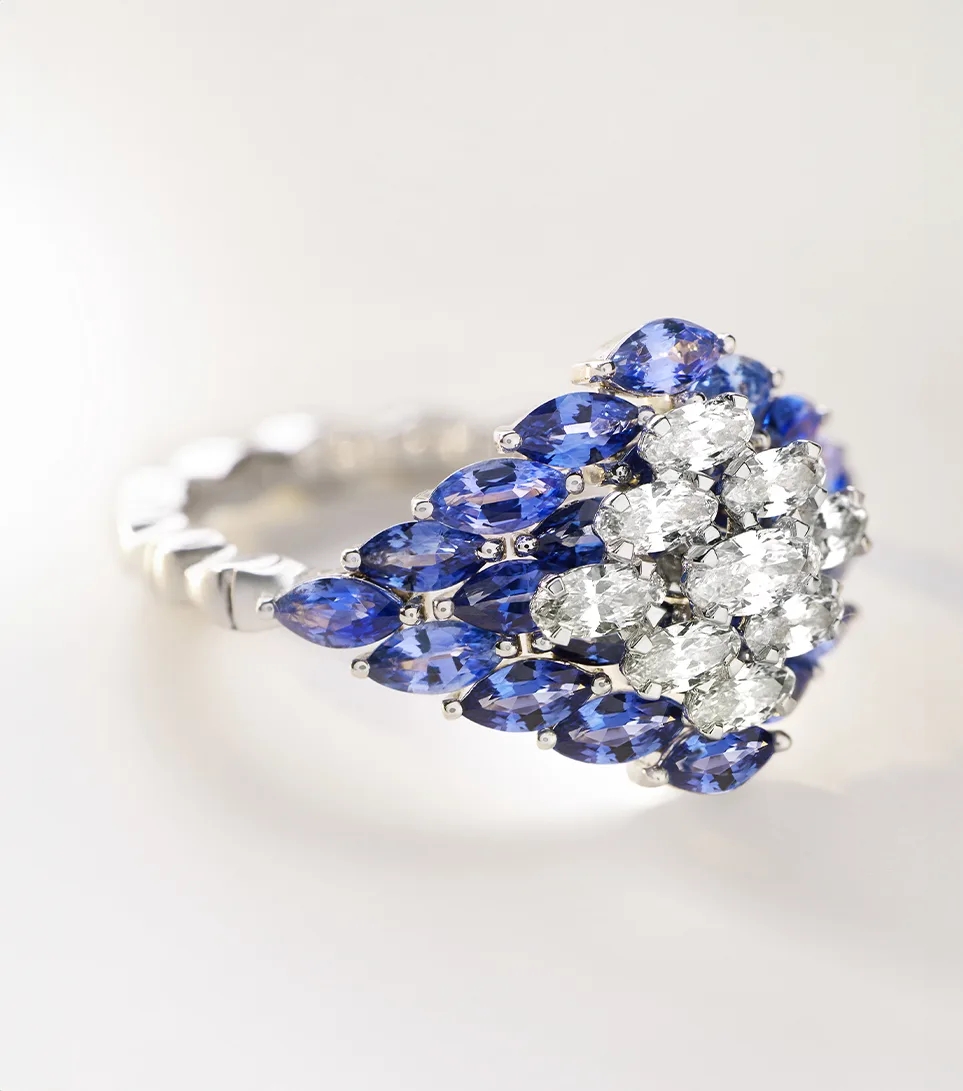 18k white gold, diamond and sapphire ring