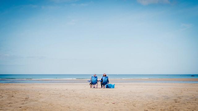 Pension couple beach