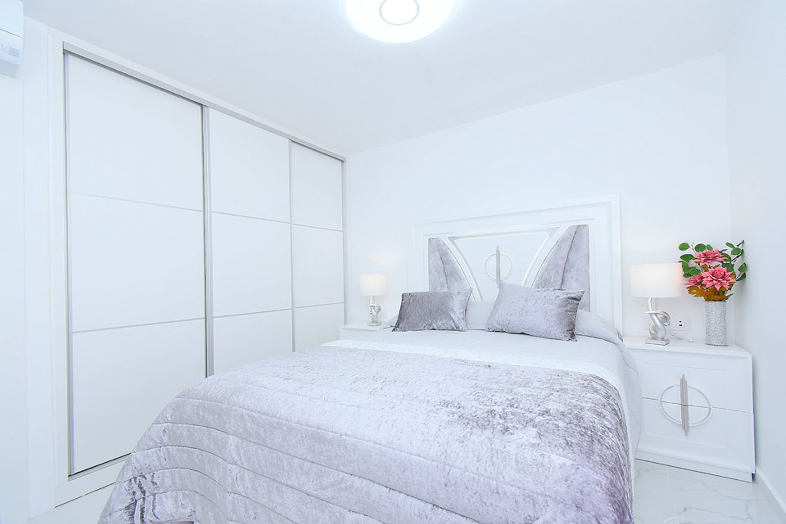 SUN-SOAKED 2 BEDROOM TOWNHOUSE - Image 4