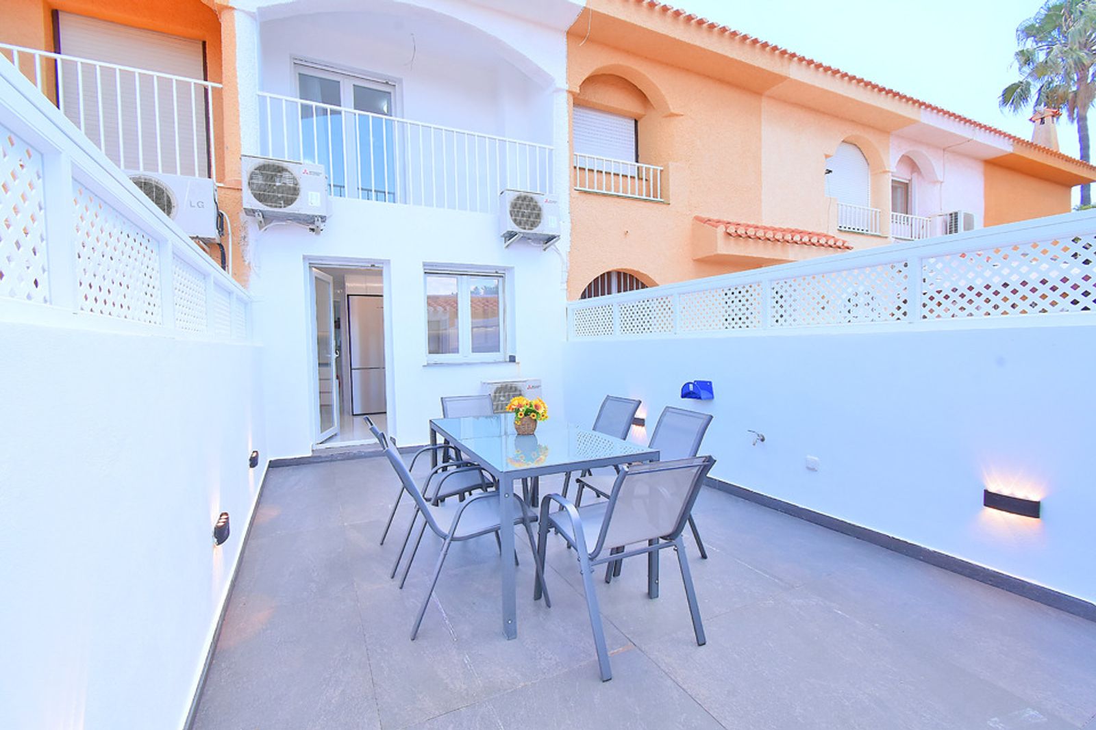 SUN-SOAKED 2 BEDROOM TOWNHOUSE - Image 19