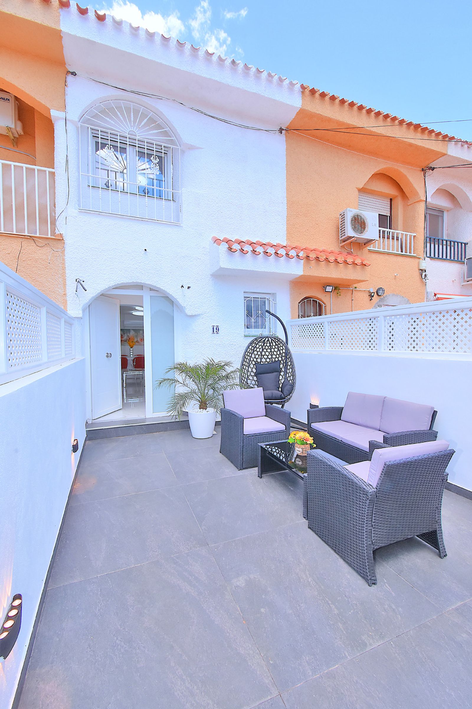 SUN-SOAKED 2 BEDROOM TOWNHOUSE - Image 11