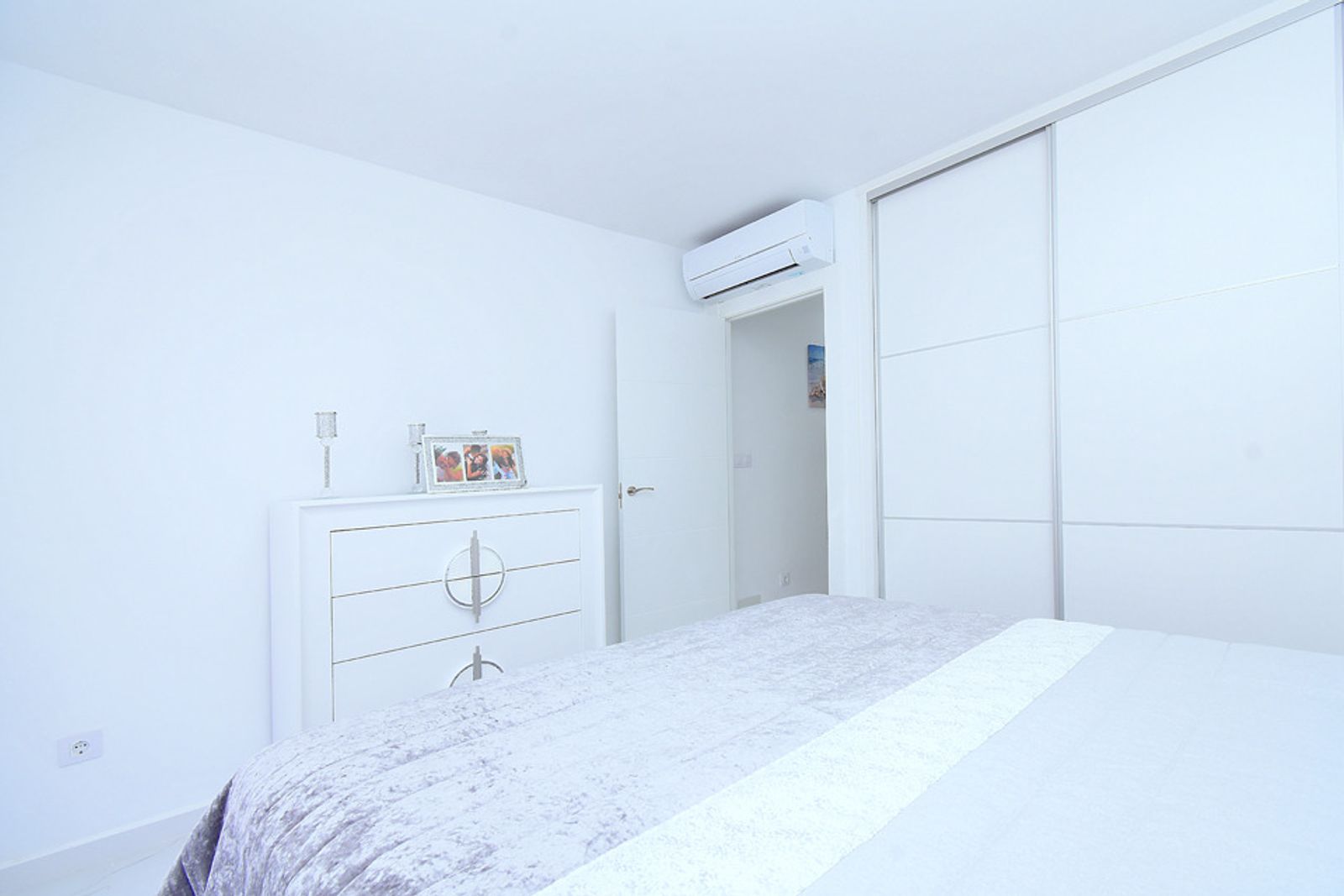 SUN-SOAKED 2 BEDROOM TOWNHOUSE - Image 5